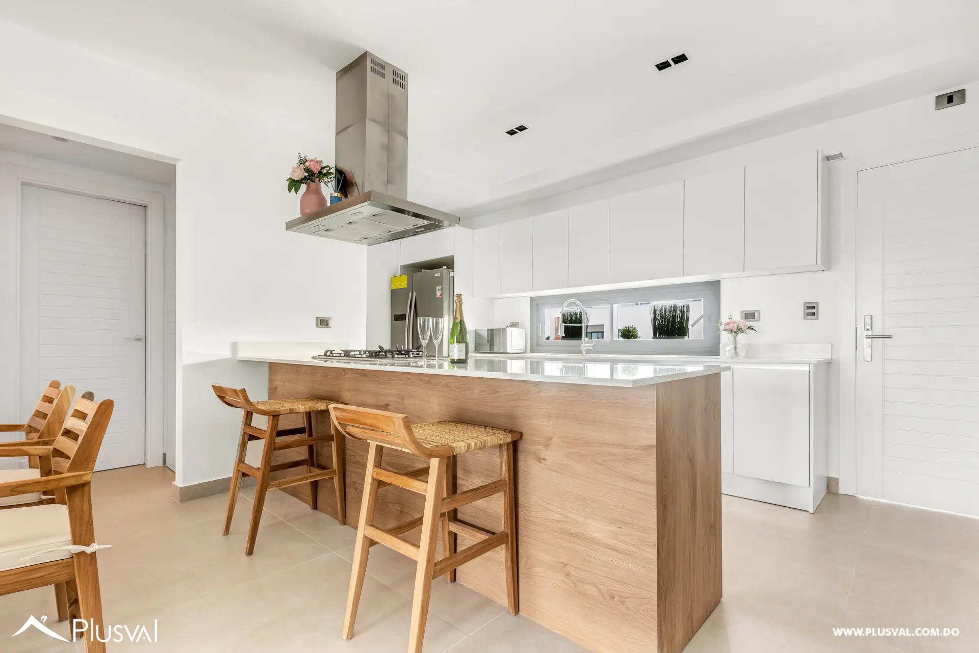 Penthouse dúplex con terraza panorámica y piscina privada a pasos de la playa en Los Corales 487826