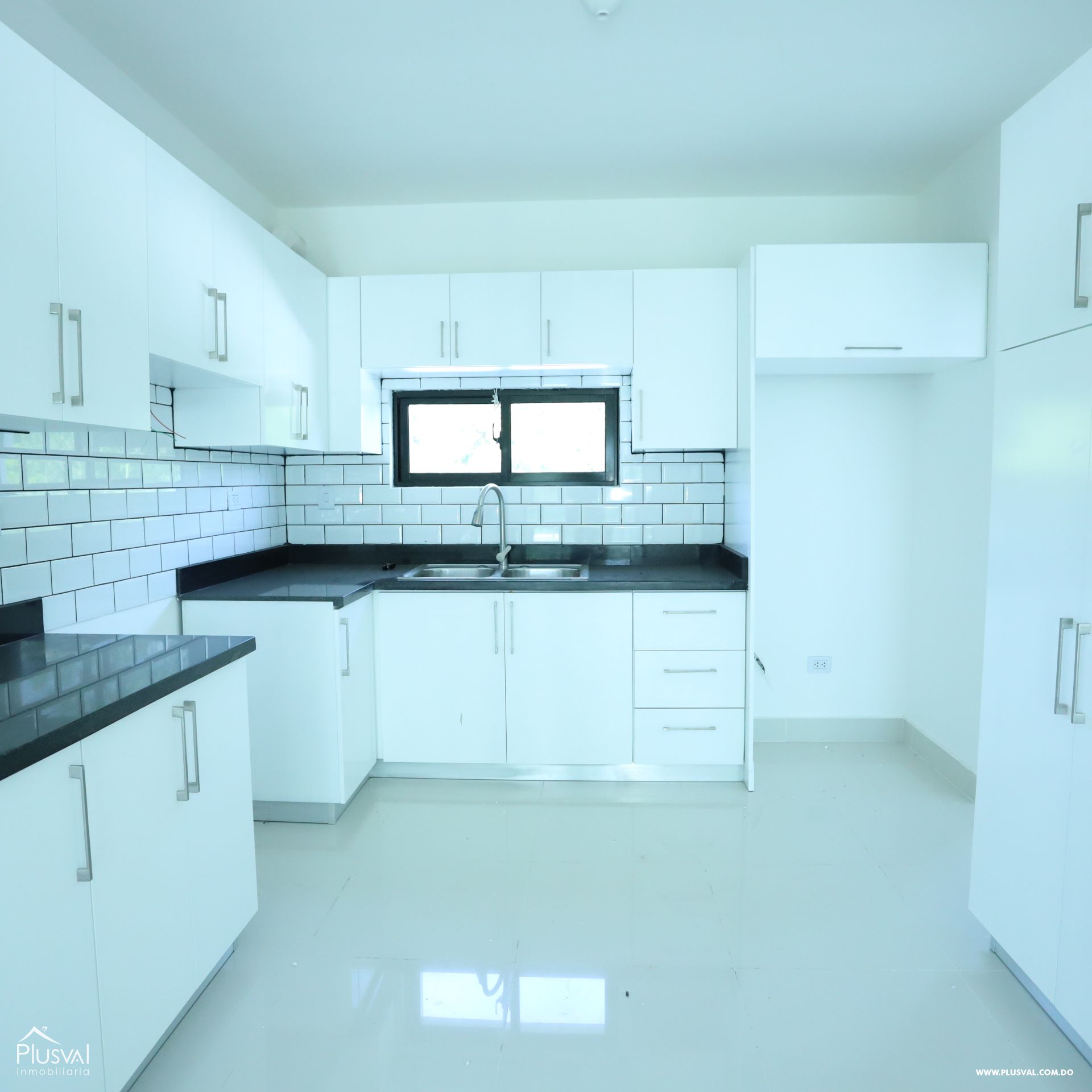 Apartamento en renta de 3 habitaciones ubicado en un piso 7 424924
