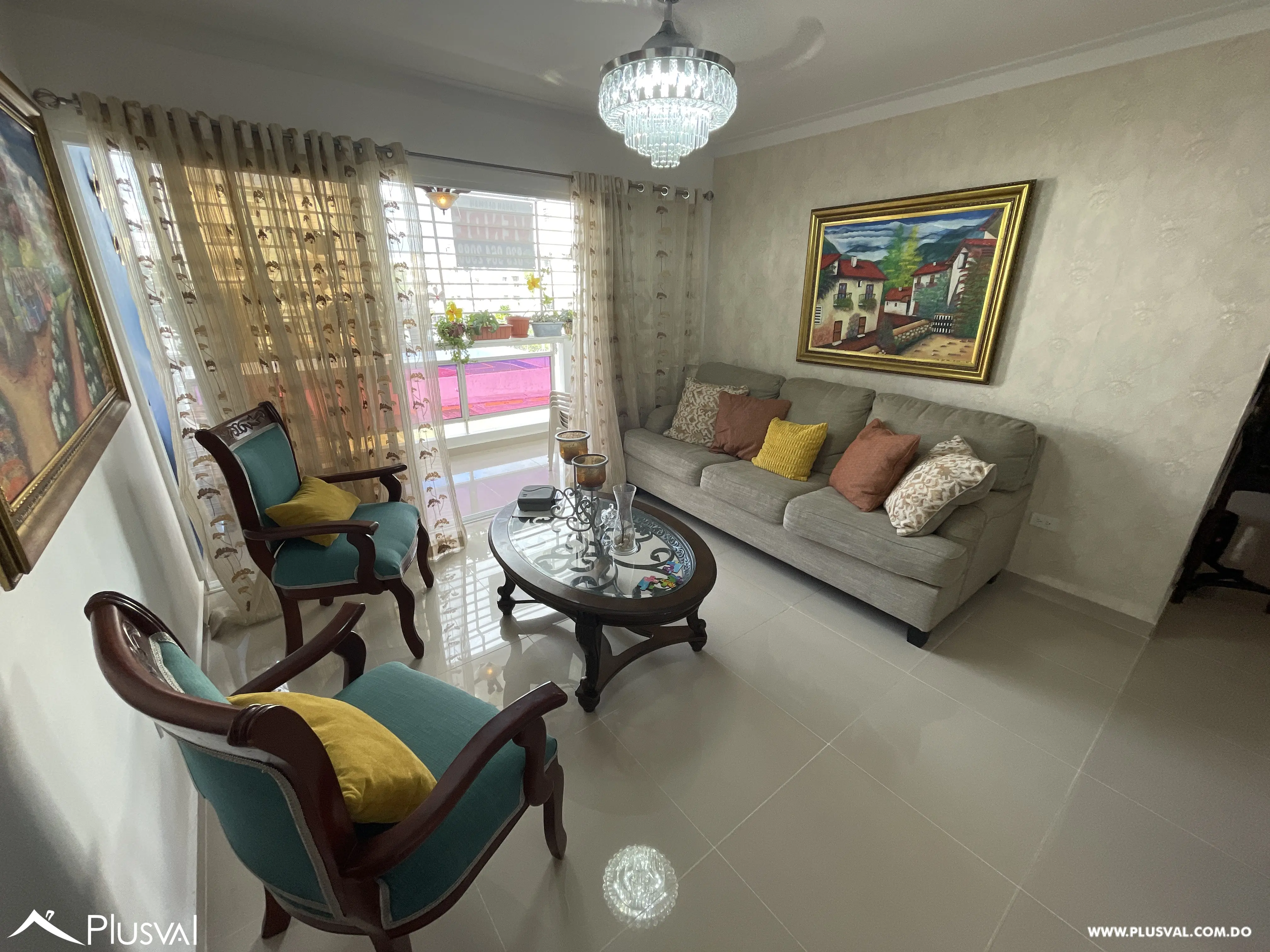 Amplio apartamento en venta en Av. República de Colombia 486700