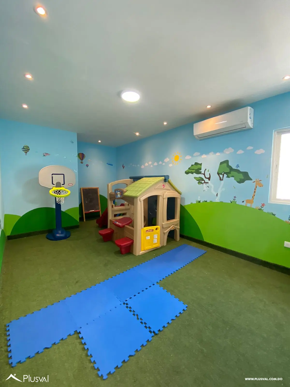 Amplio apartamento para alquiler en Evaristo Morales. 472754