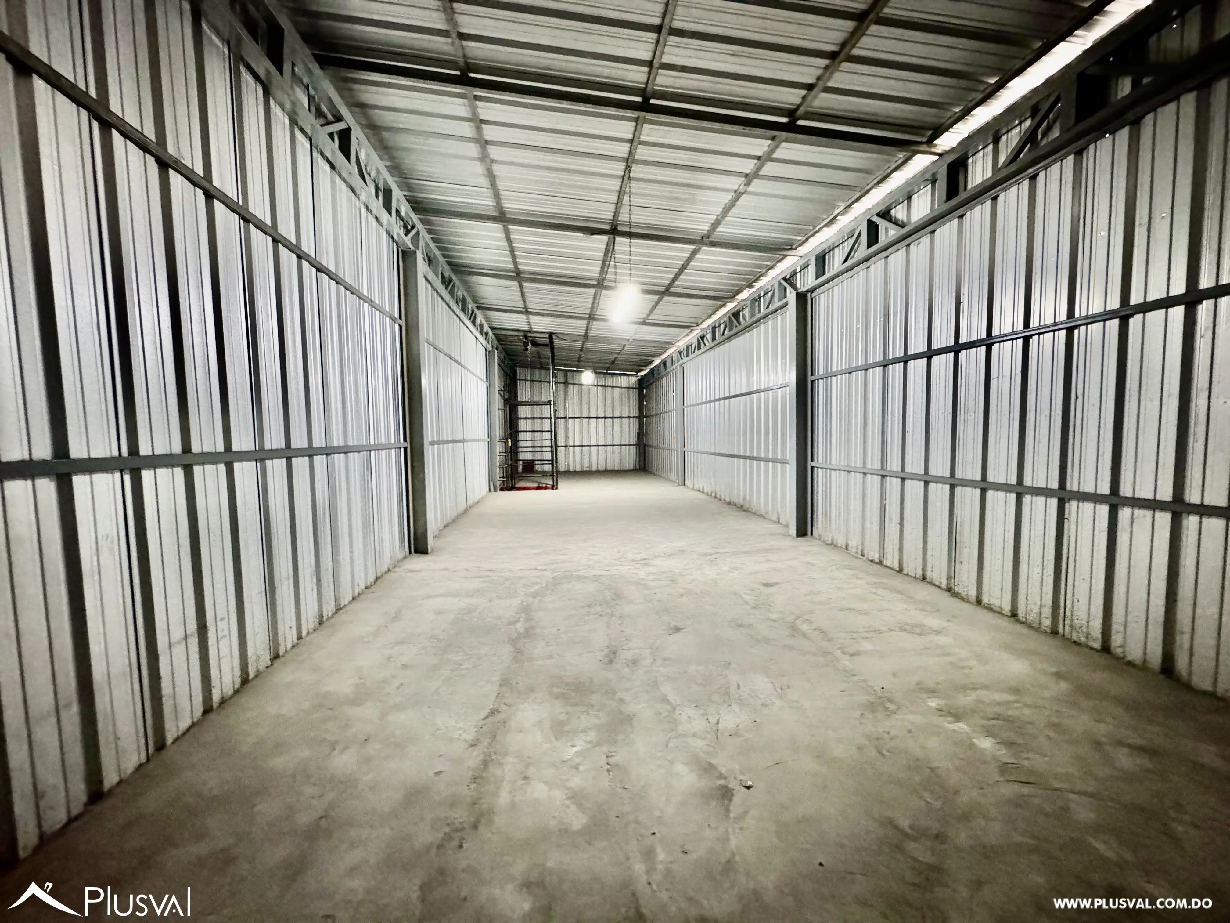 Alquilo Nave de 2 niveles  de 200 Mt2 en La Av. Isabel Aguiar 482821