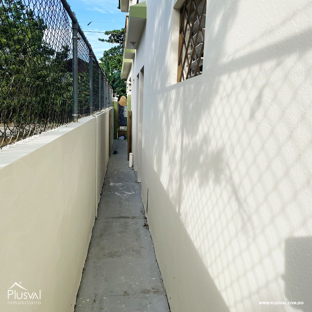 Casa de dos niveles con local comercial Adjunto, La Vega 401192