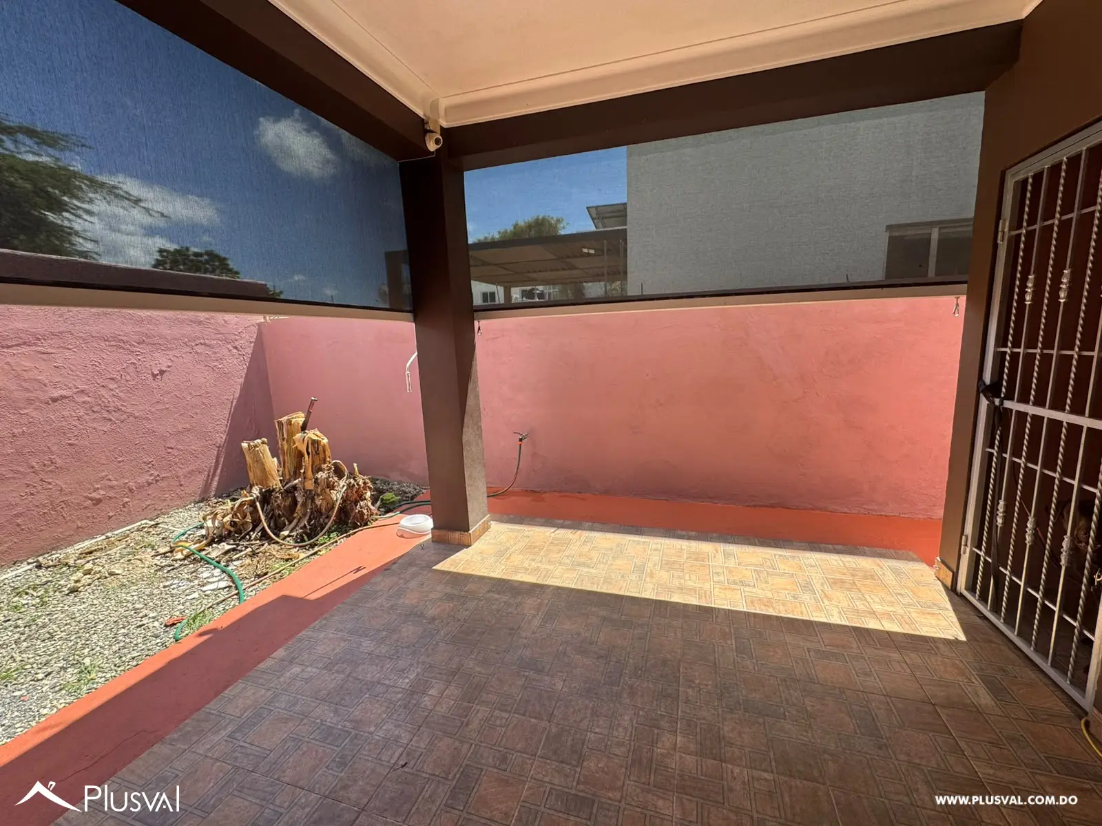 Casa en venta Amueblada de 3 Habitaciones en Residencial Cerrado 533139