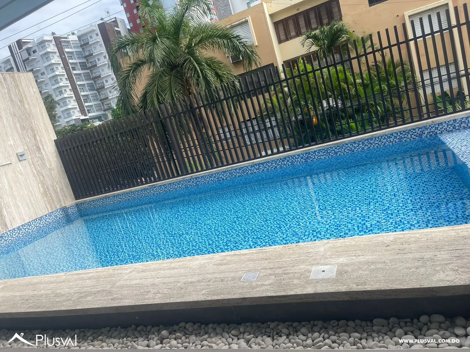 ¡Vive en las alturas! Elegante apartamento en 9no piso con ubicación privilegiada 465138