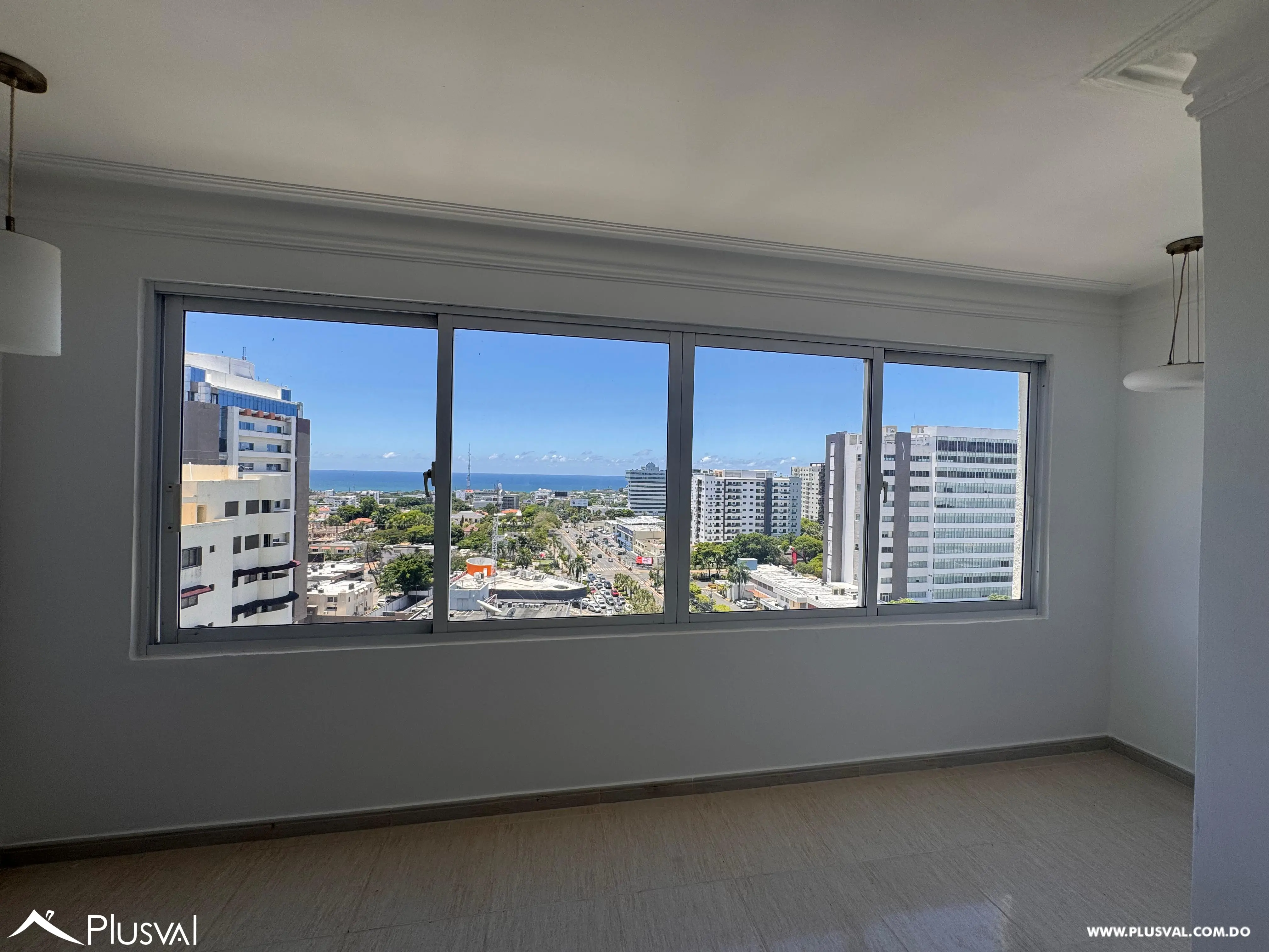 Amplio y hermoso apartamento en Alquiler con impresionante vista al mar. 504635