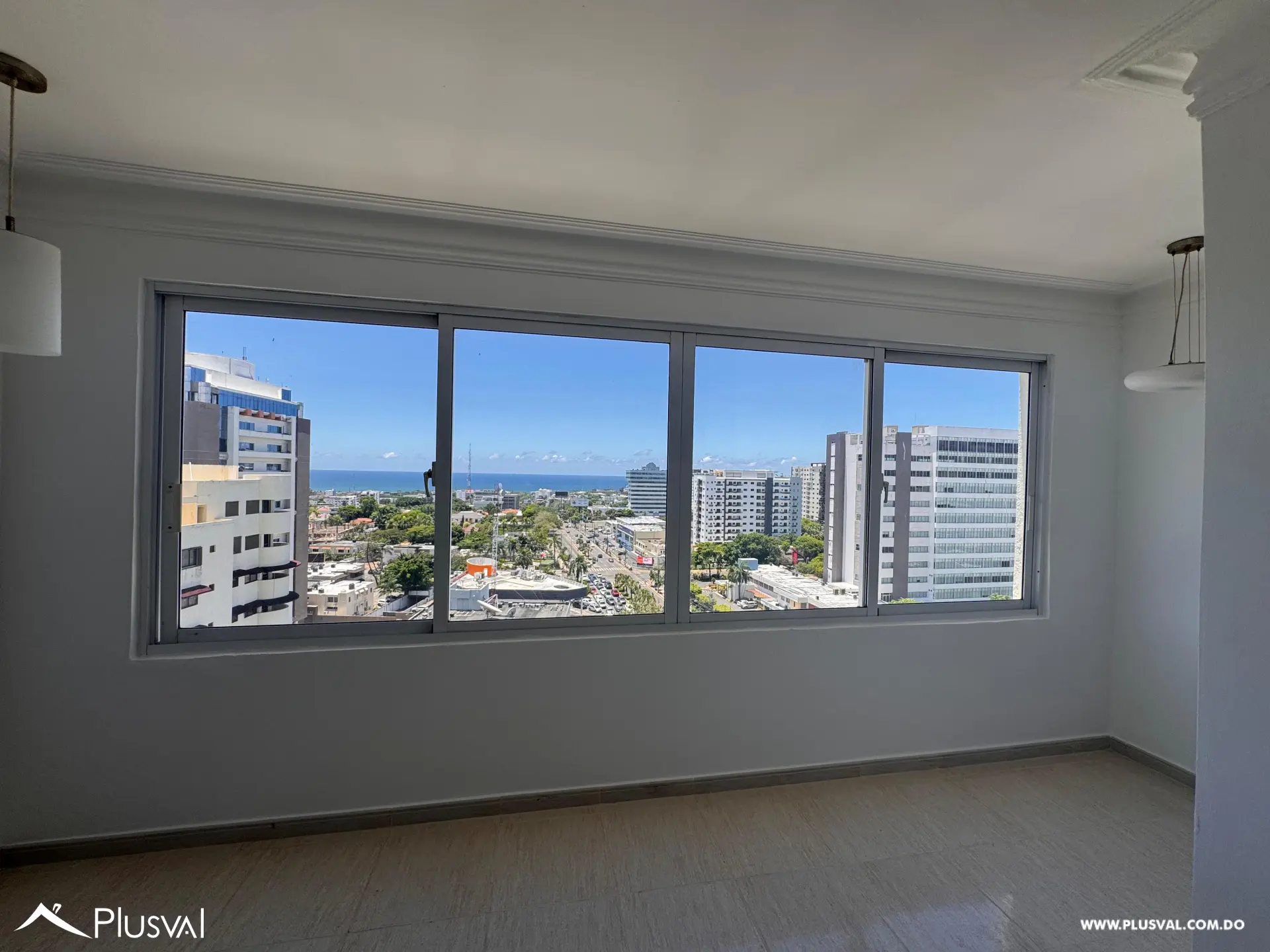 Amplio y hermoso apartamento en Alquiler con impresionante vista al mar. 504635