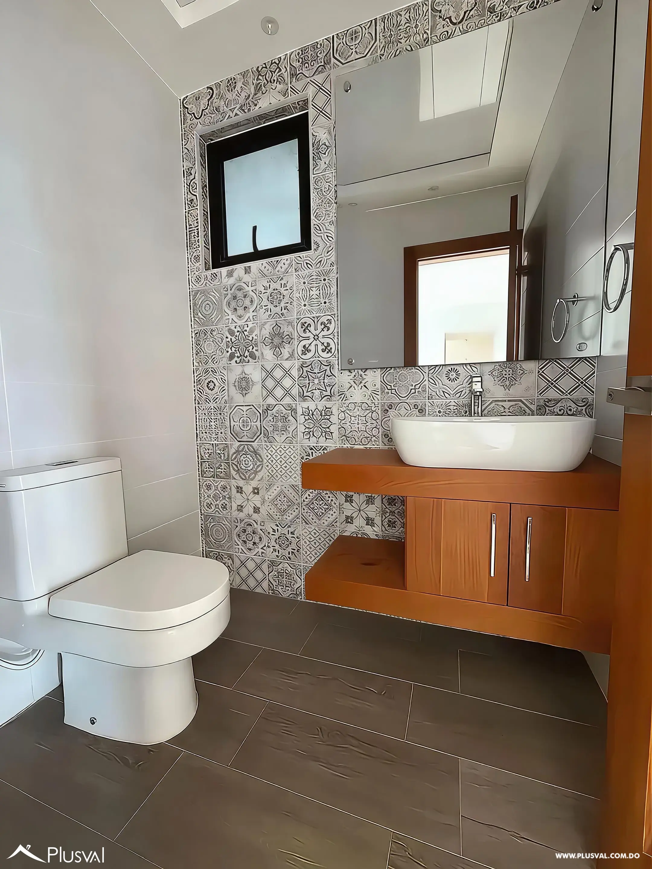Amplio apartamento en Villa Olga, diseñado con una excelente distribución y abundante luz natural. 510785