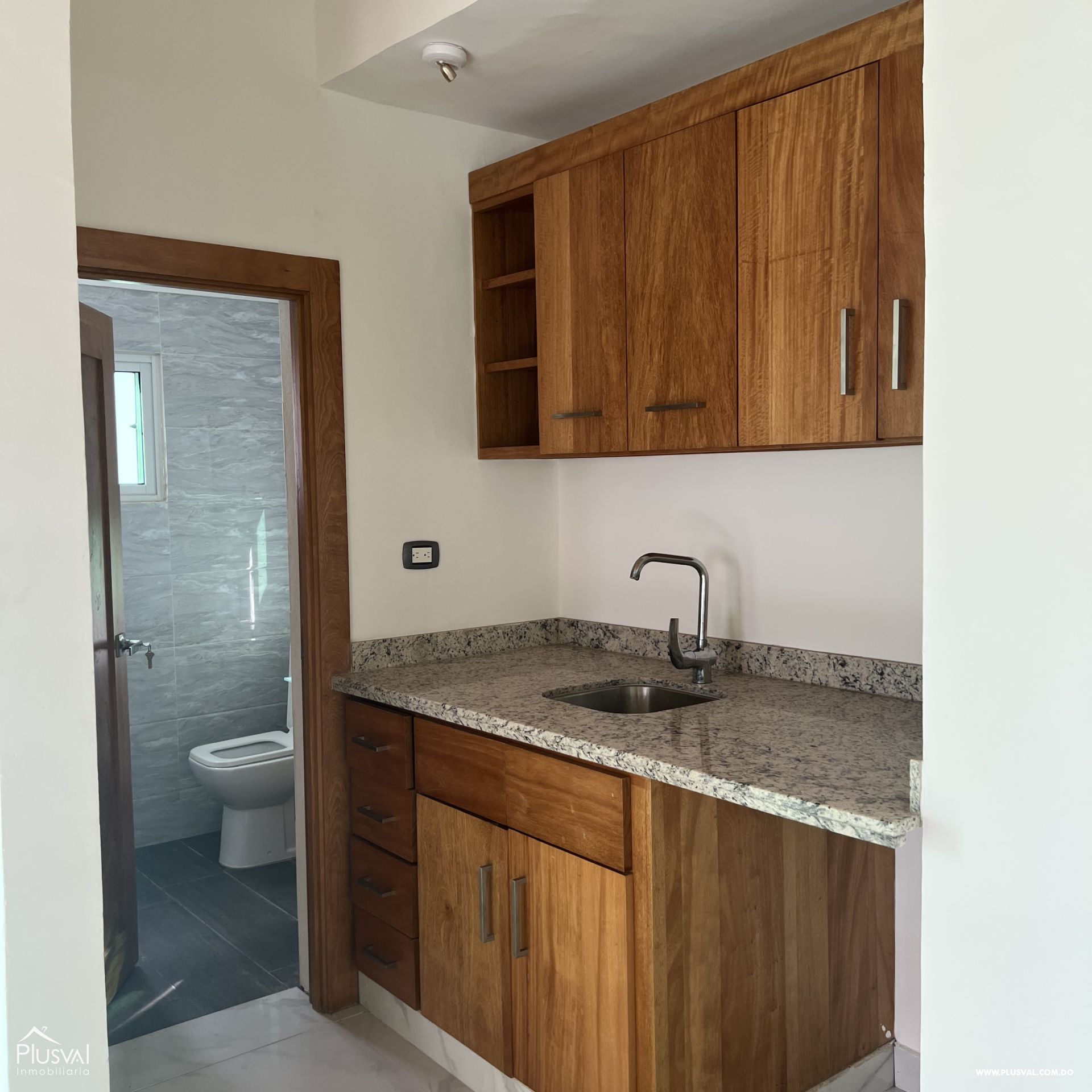Amplio penthouse en venta en zona privilegiada de Santiago. 246016