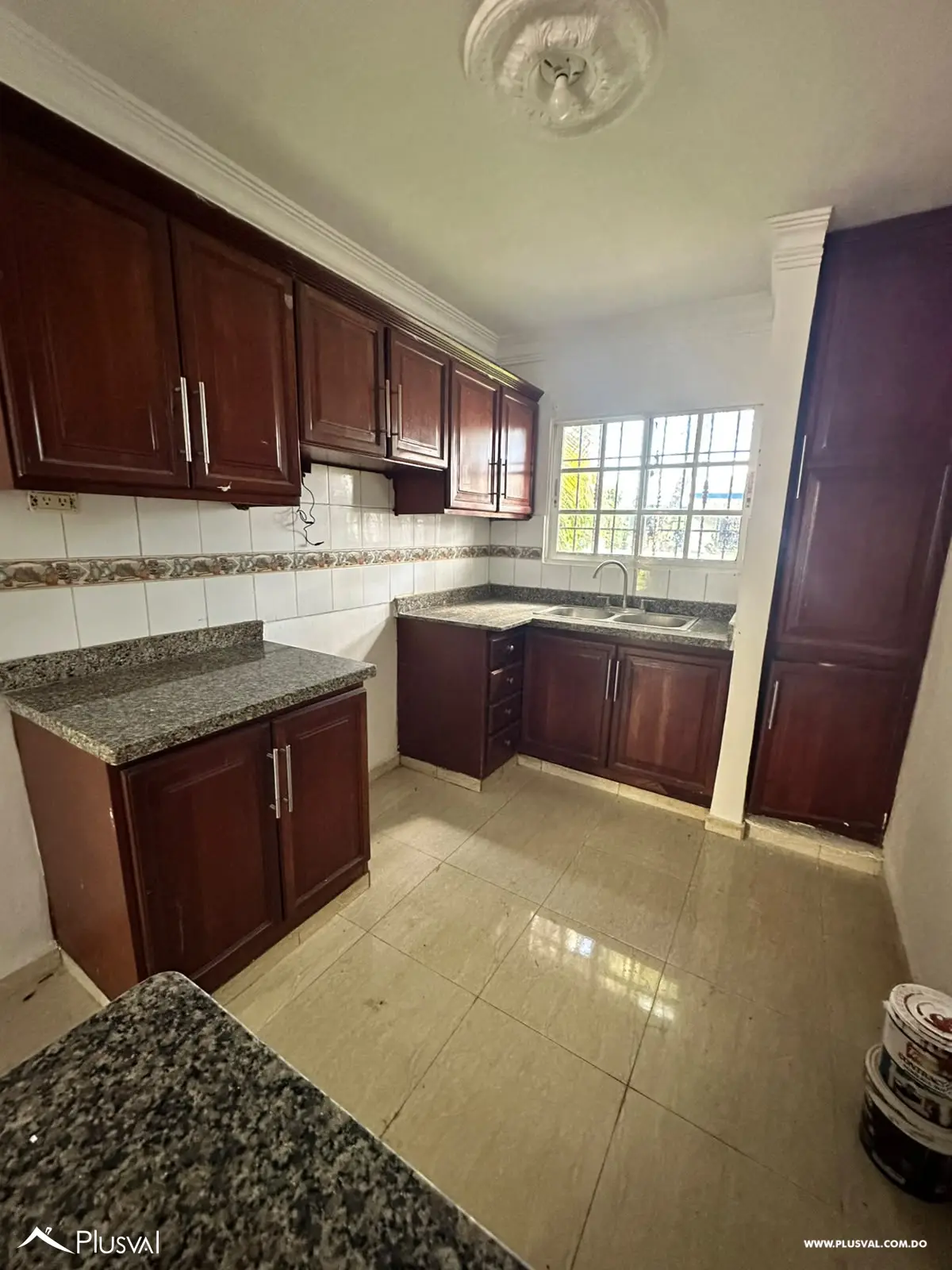 San Isidro - Casa de 1 nivel con amplio patio y área verde 530209