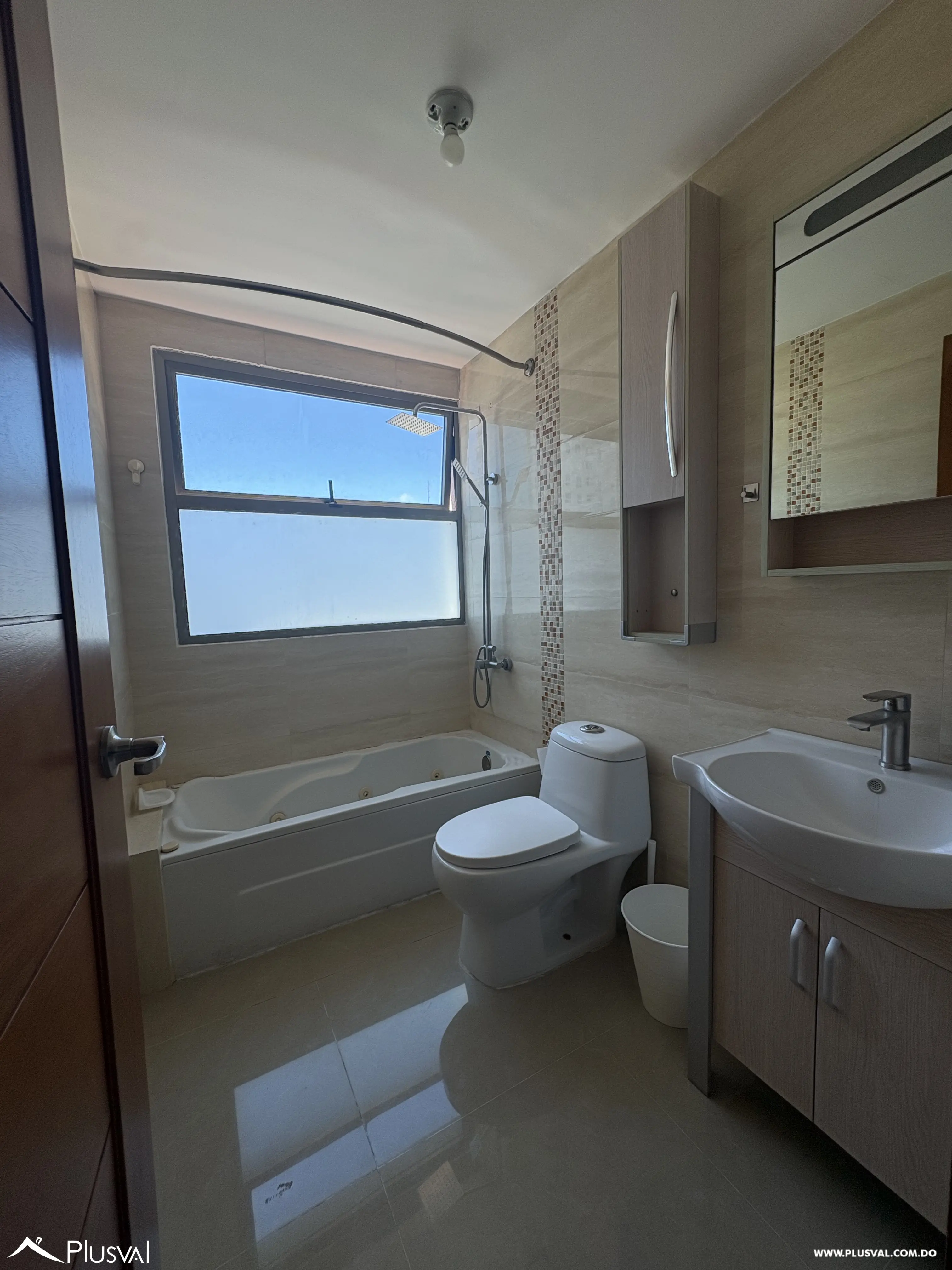 Apartamento en alquiler con 2 habitaciones y 2.5 baños, en El Vergel. 489234