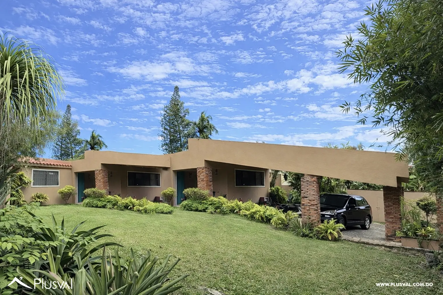 Exclusiva Residencia de Un nivel con Amplio Jardín y Patio en Cuesta Hermosa II 487487