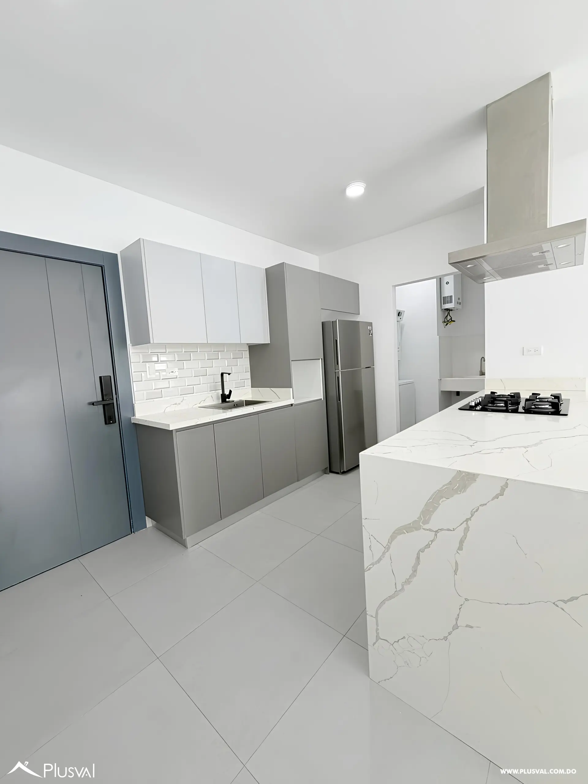 Se alquila Apartamento piso alto con LB completa 520865