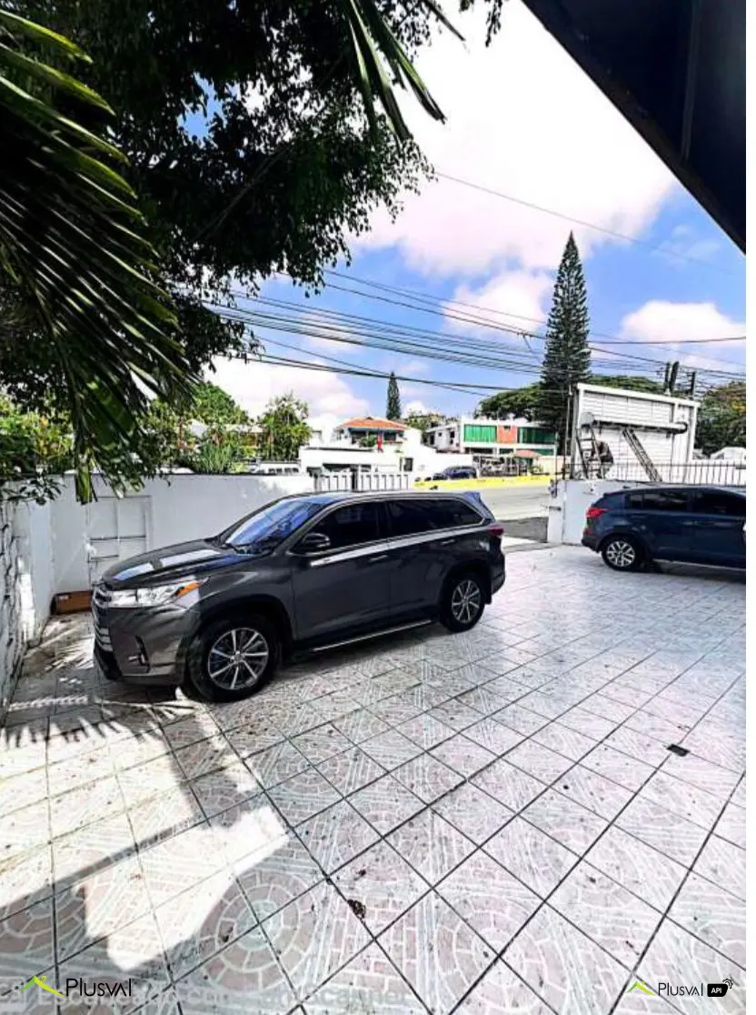 Local Comercial de Dos Niveles en Venta Ubicación Premium en Avenida Principal 445779