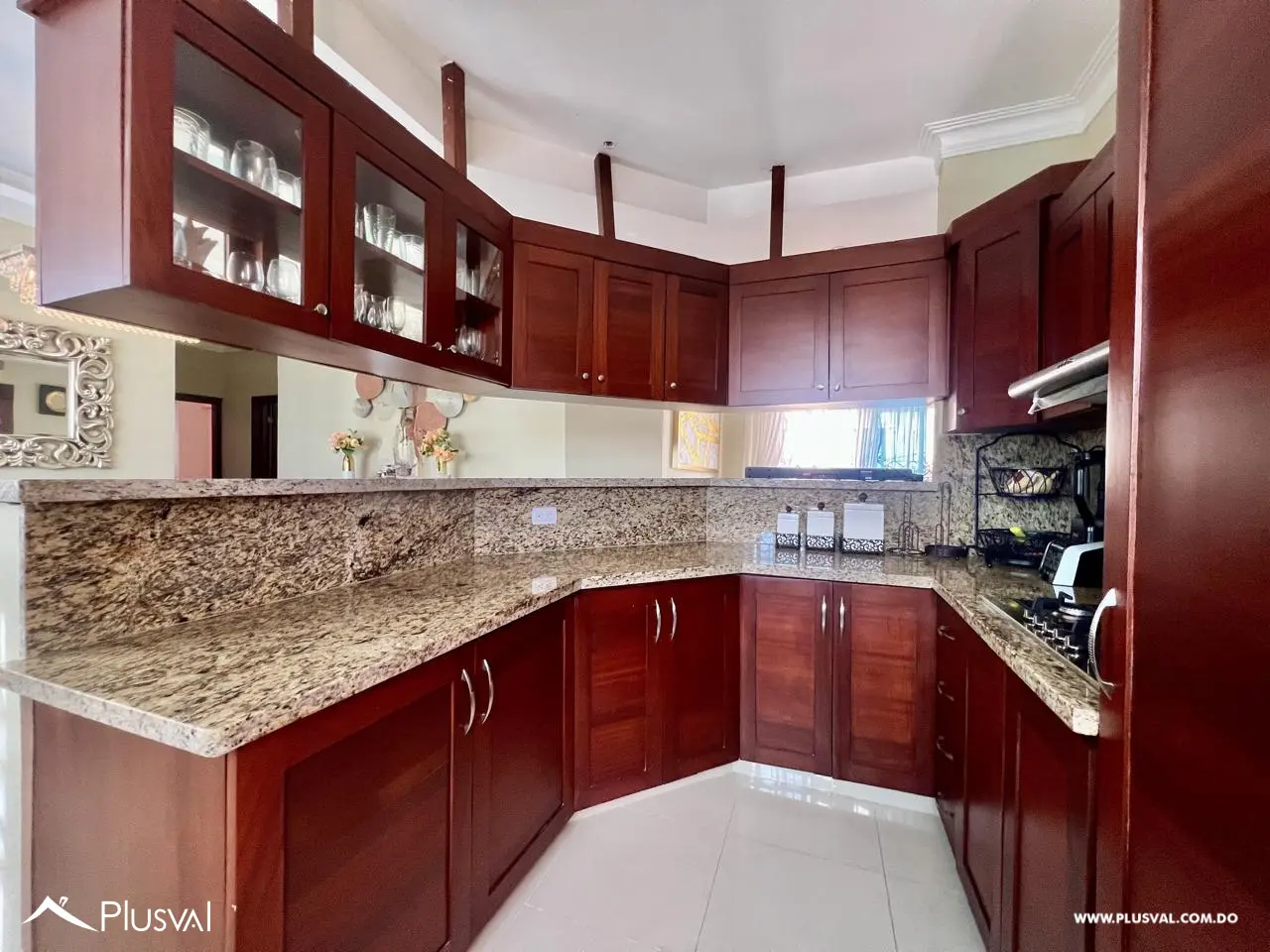 Apartamento en Venta en Ensanche Ozama con Cocina Remodelada y Amplio Balcón 479336