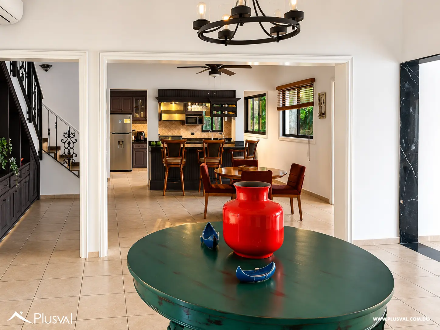 Villa Amueblada en Venta con Jacuzzi y Vista al Campo de Golf en Metro Country Club 504776