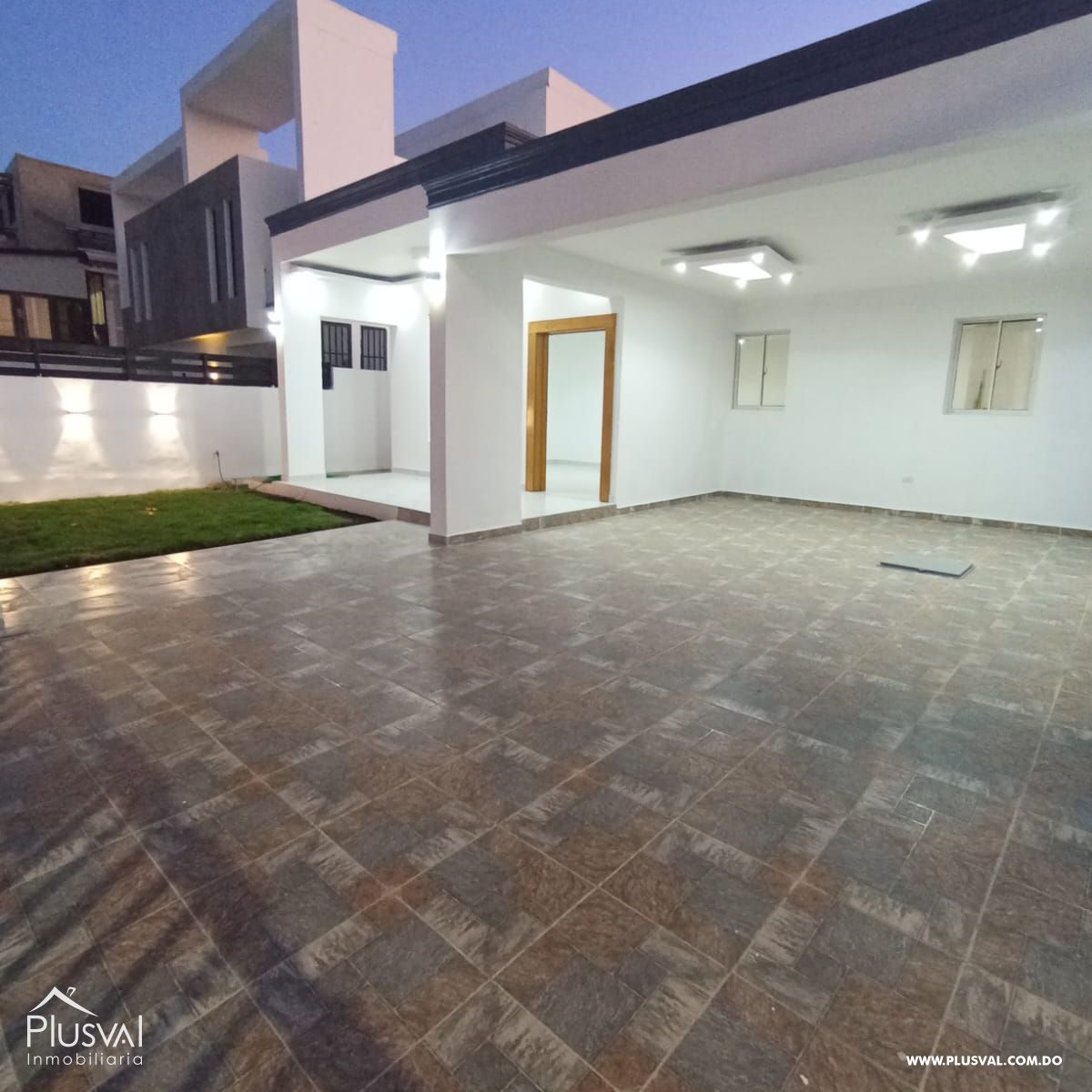 Hermosa Casa en proyecto Cerrado con fachada Moderna y amplios espacios 419370