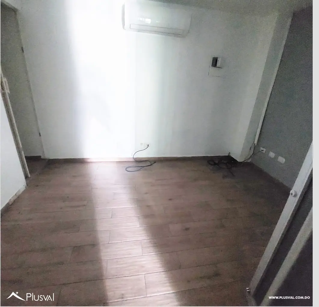Amplio local comercial en Altos de  Arroyo Hondo. 459627