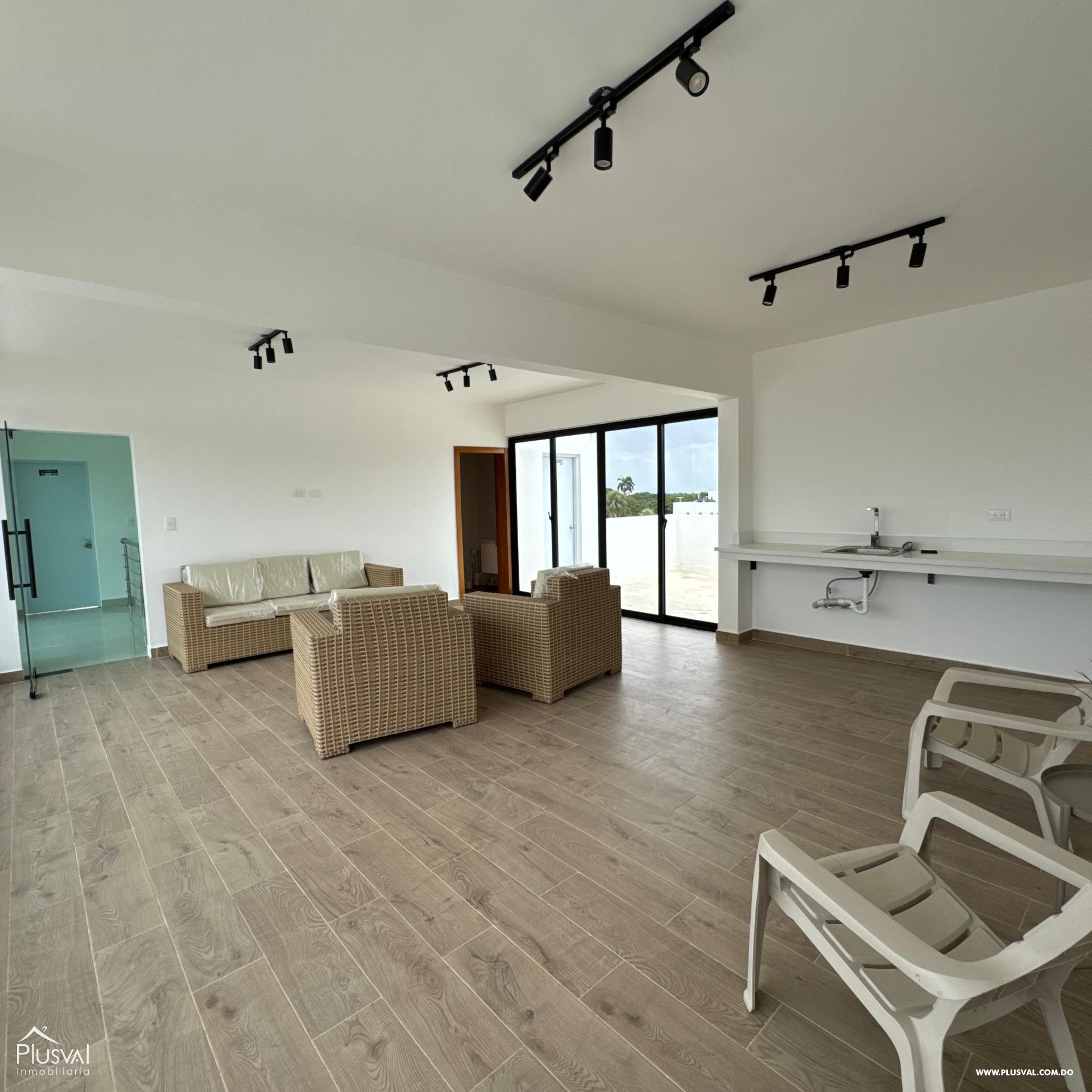 Amplio apartamento residencial ubicado en un 4to nivel con terraza, ideal para los amantes de la naturaleza y de la cordillera. 501319