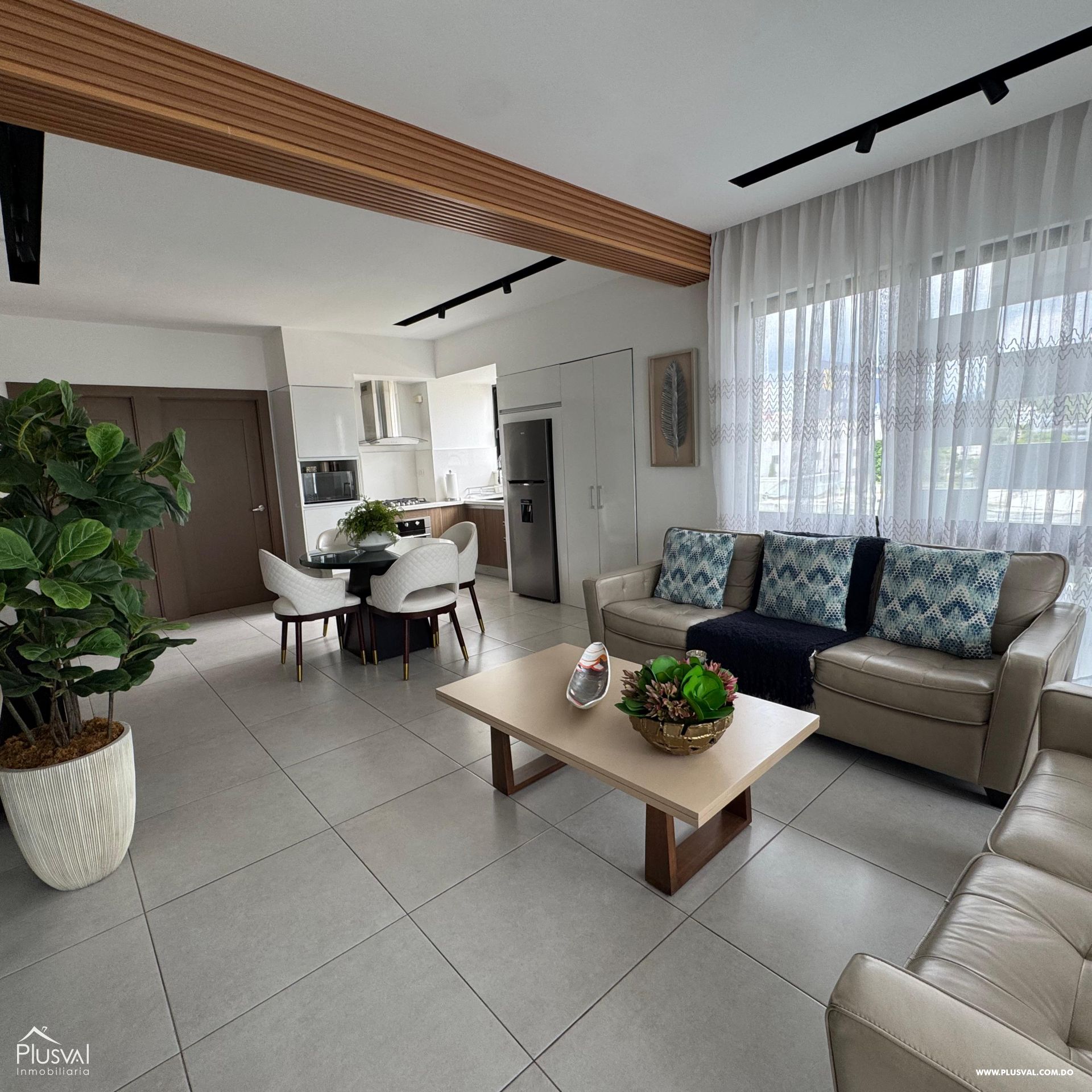 Apartamento amueblado ubicado en una torre moderna en el corazón de la ciudad, La Esmeralda. 463319