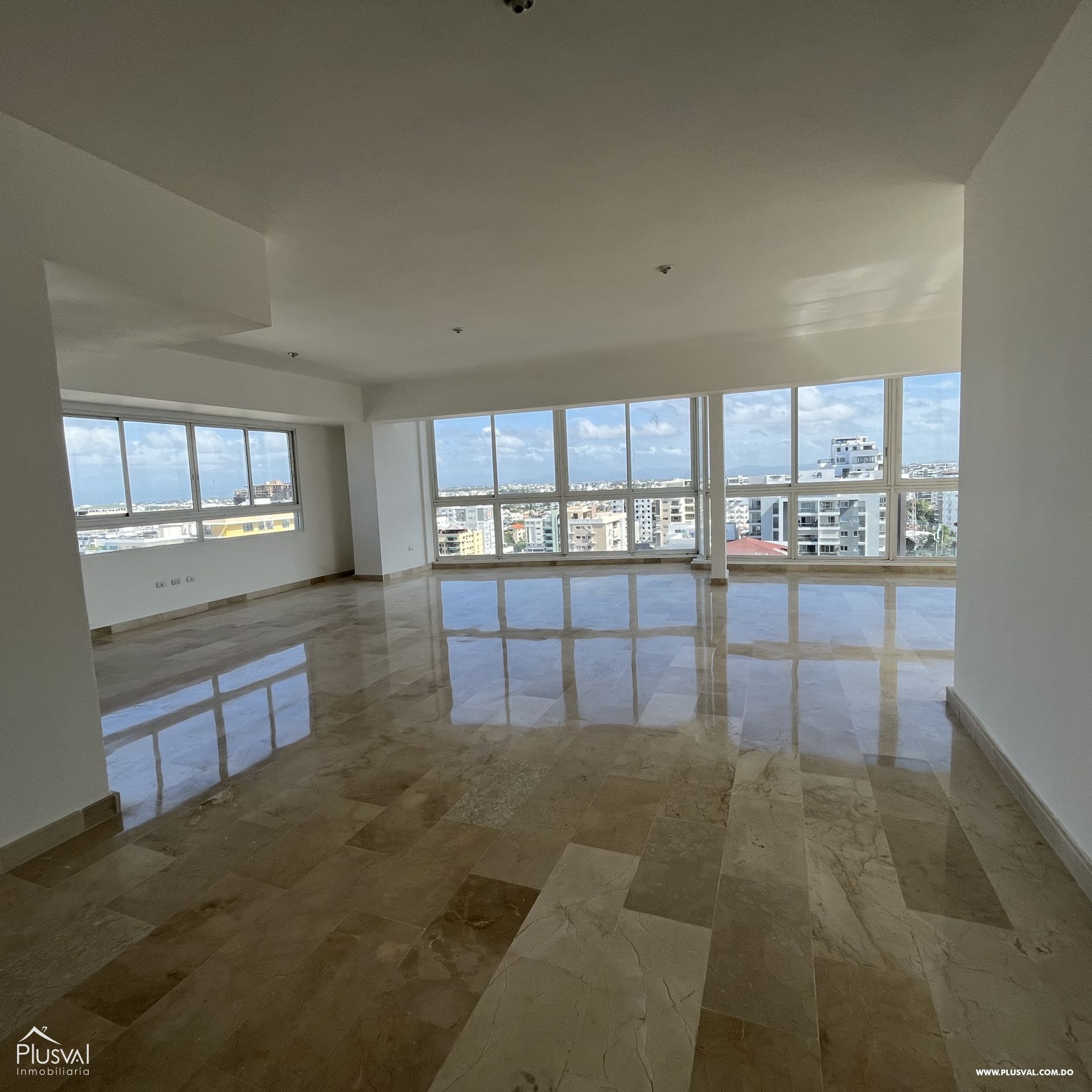 Venta de apartamento de 3 habitaciones en el sector de Evaristo Morales 293887