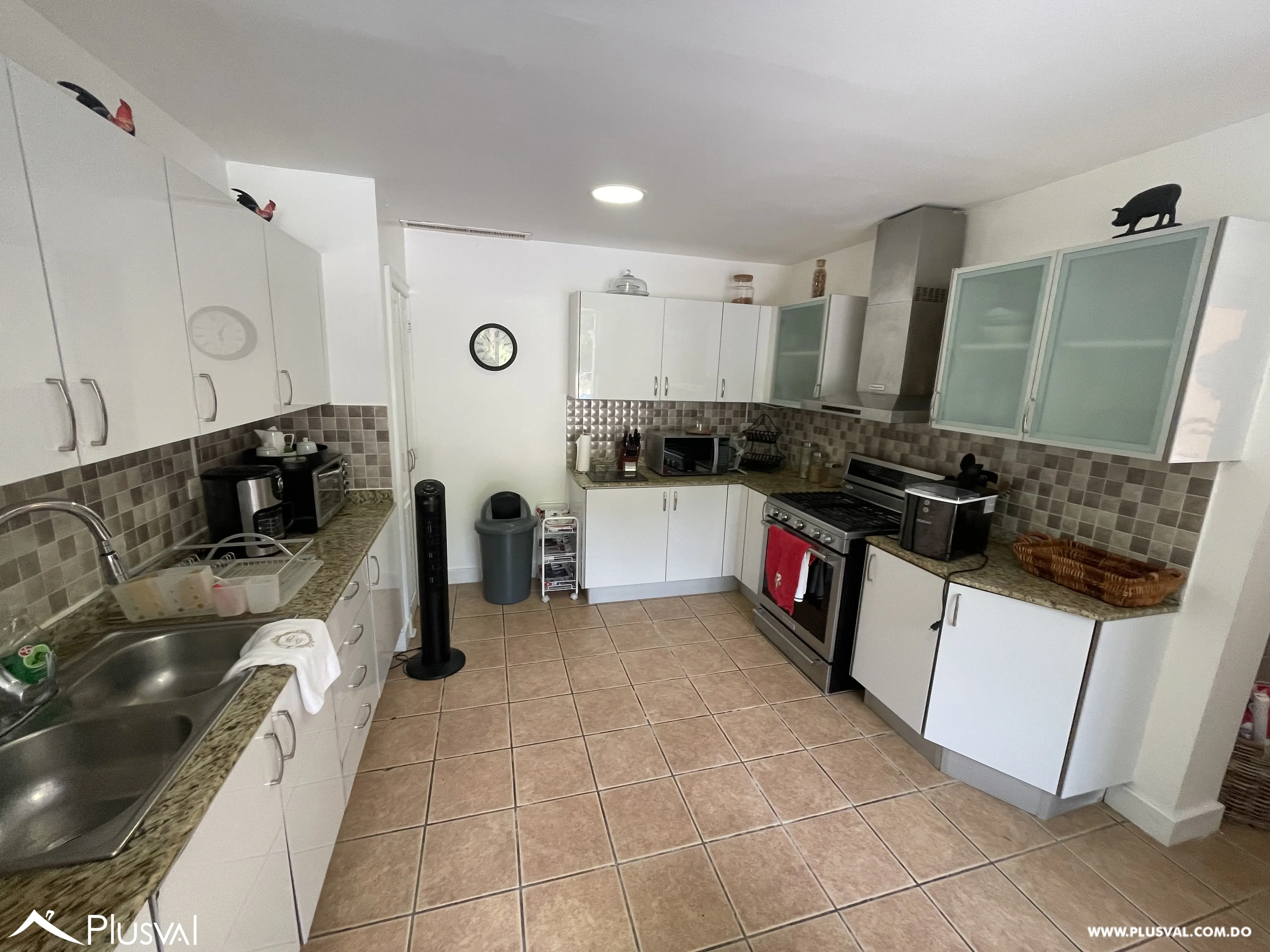 Townhouse amueblado en Metro Country Club – Listo para vivirlo 473752