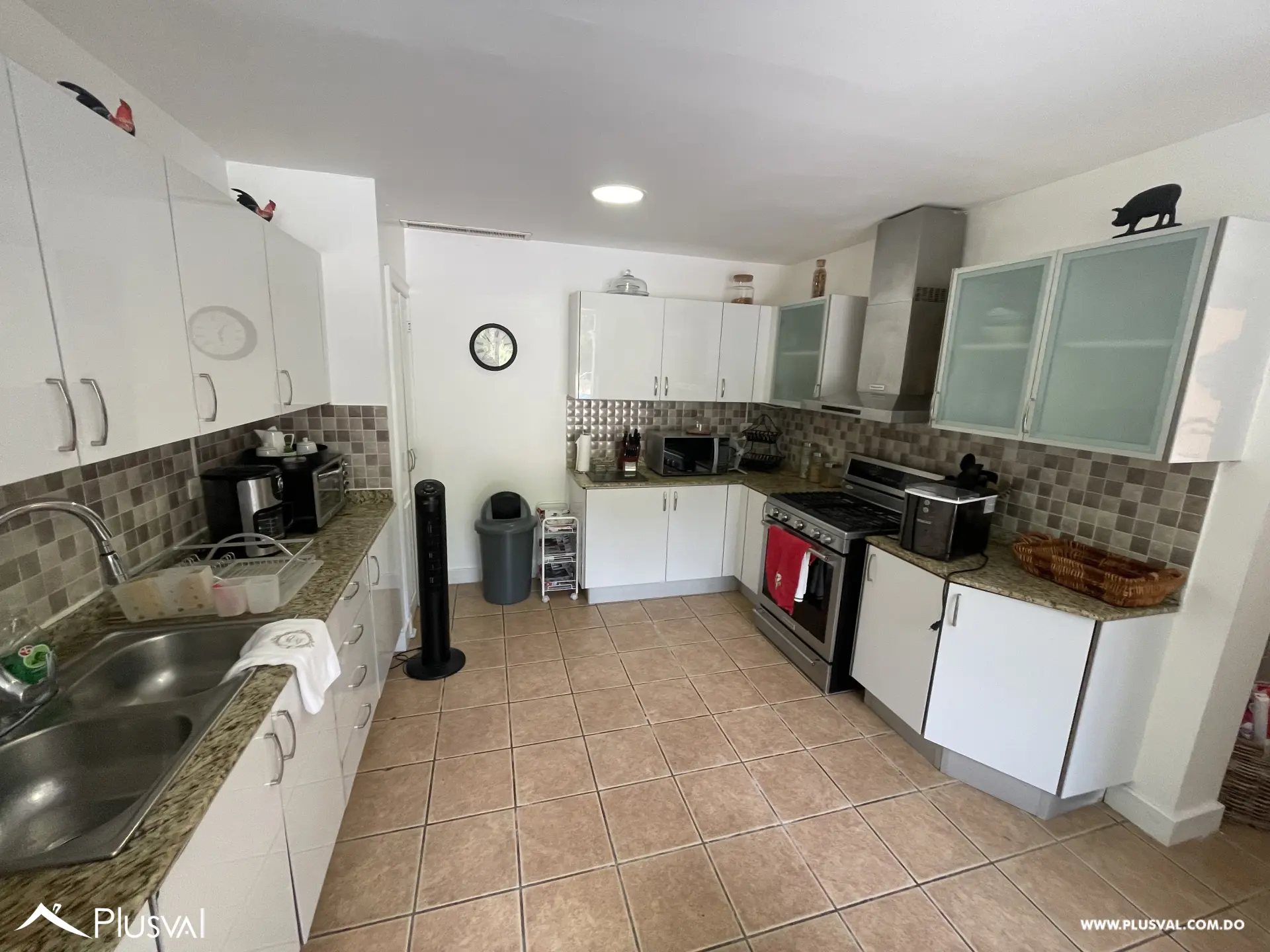 Townhouse amueblado en Metro Country Club – Listo para vivirlo 473752