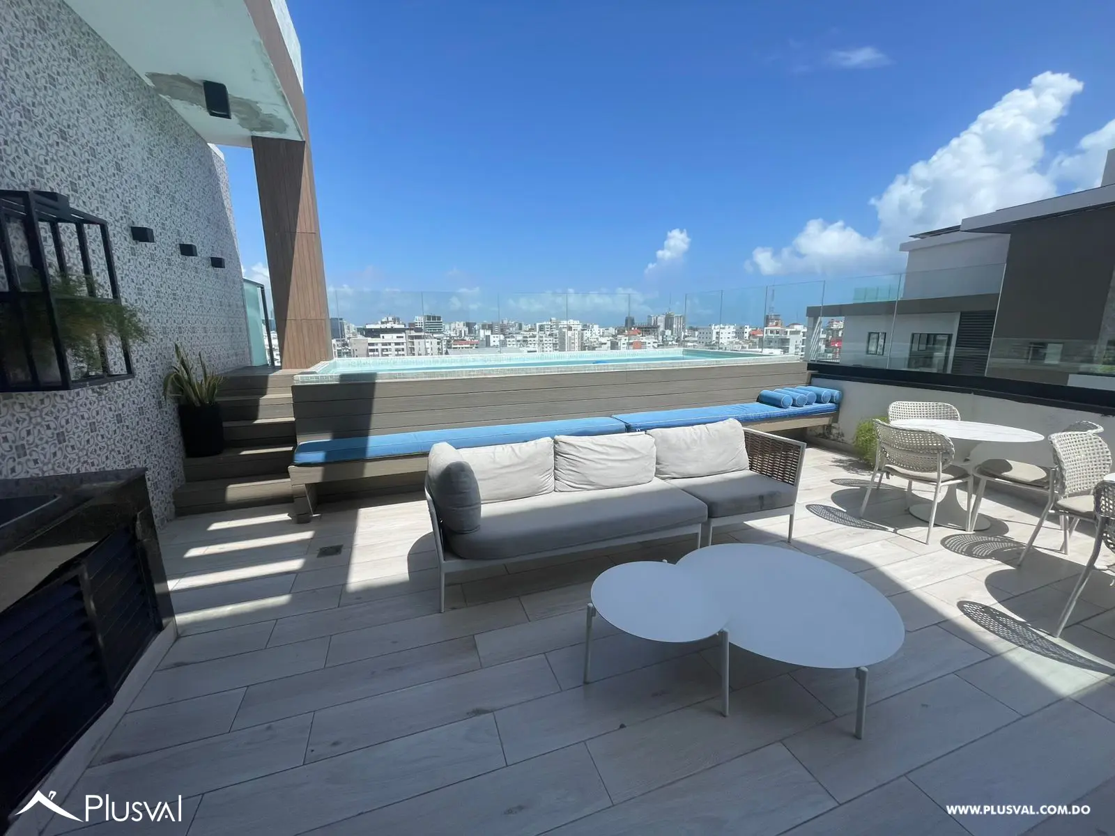 Amplio Penthouse en venta en Evaristo Morales 464429