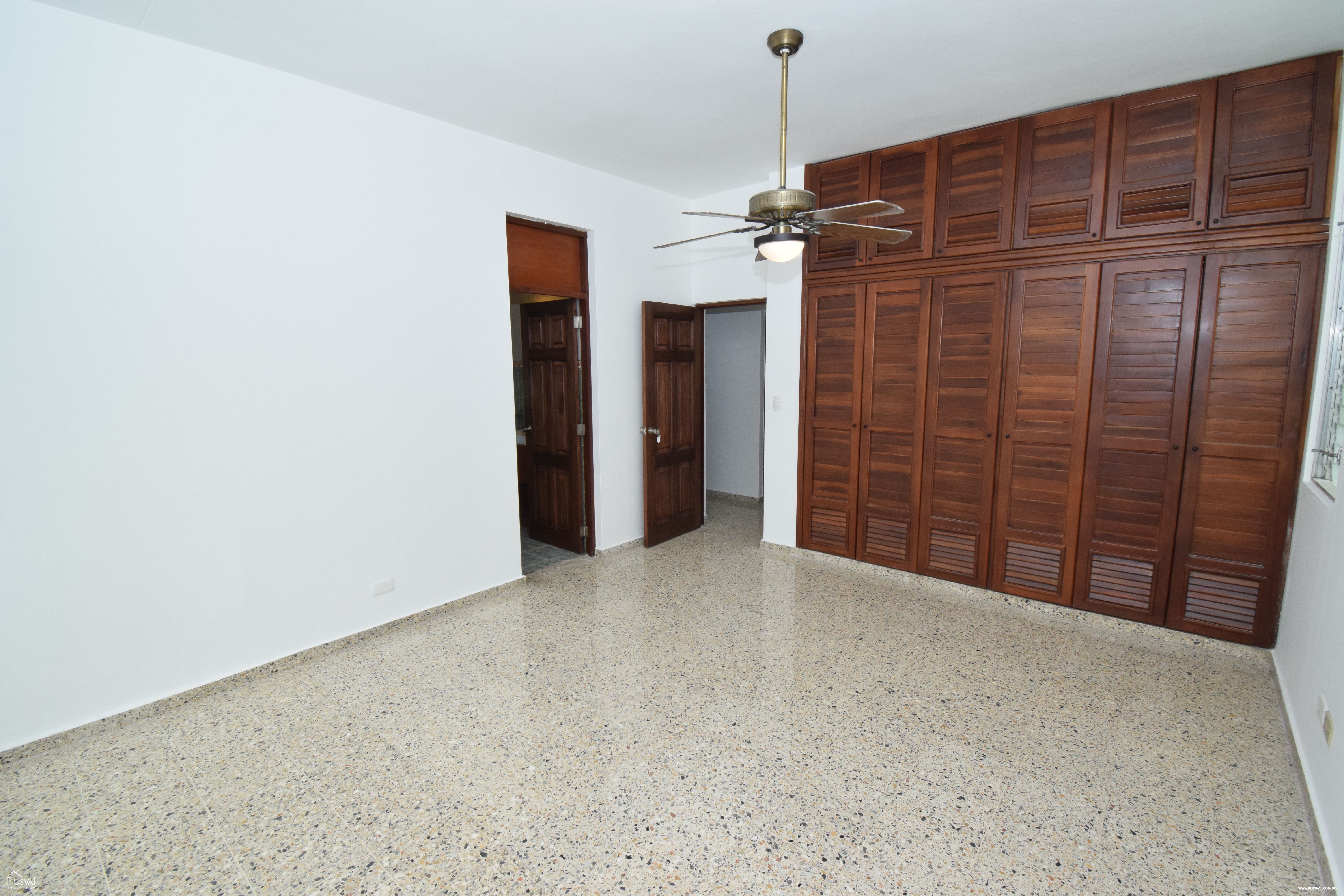 Apartamento de estilo clasico, en alquiler vacio en Condominio Bella Vista 292895