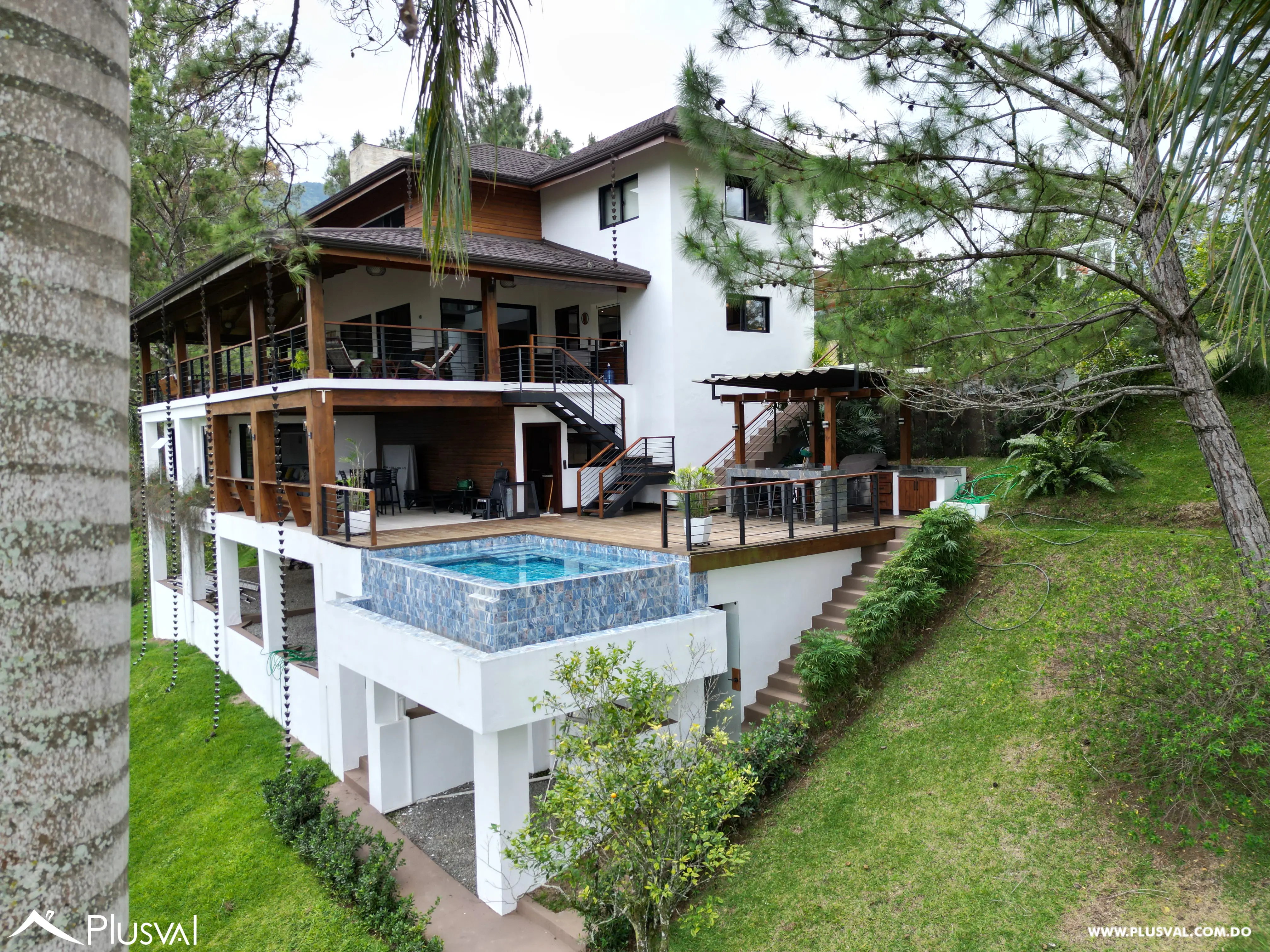 Impresionante Villa Vacacional con Gran Terreno en Jarabacoa 492336