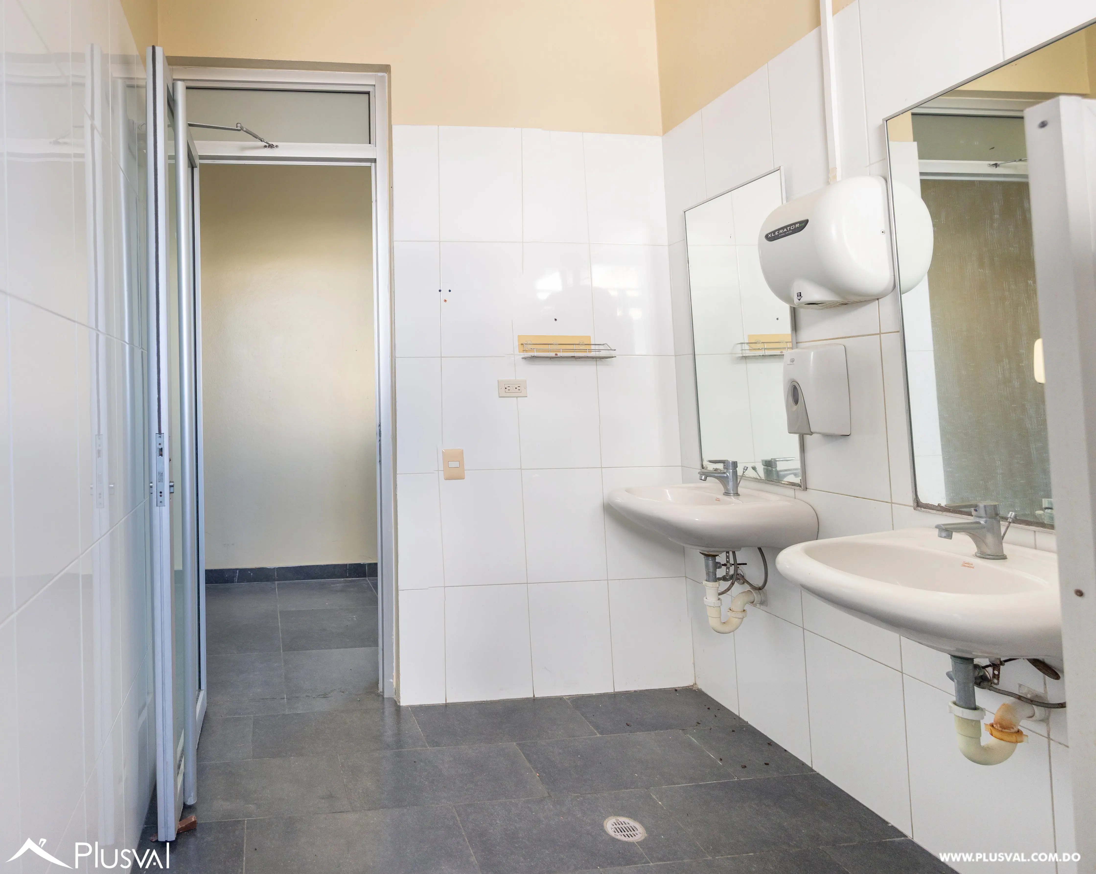 Edificio Comercial En Alquiler 491396