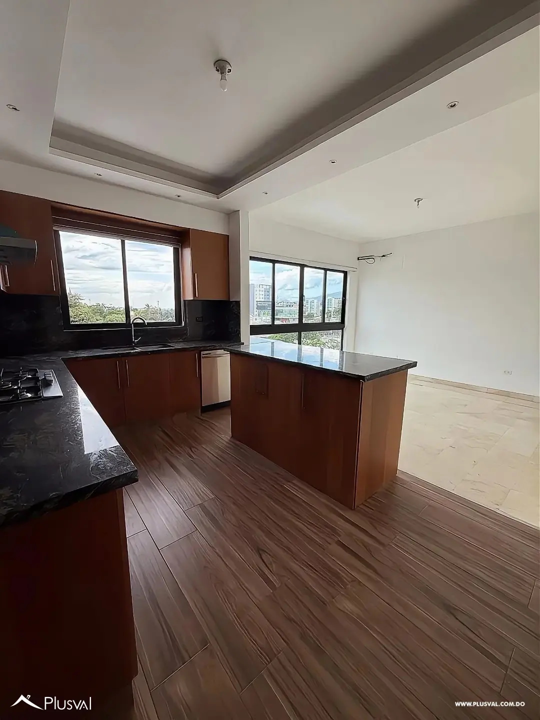 Amplio apartamento en Villa Olga, diseñado con una excelente distribución y abundante luz natural. 510787