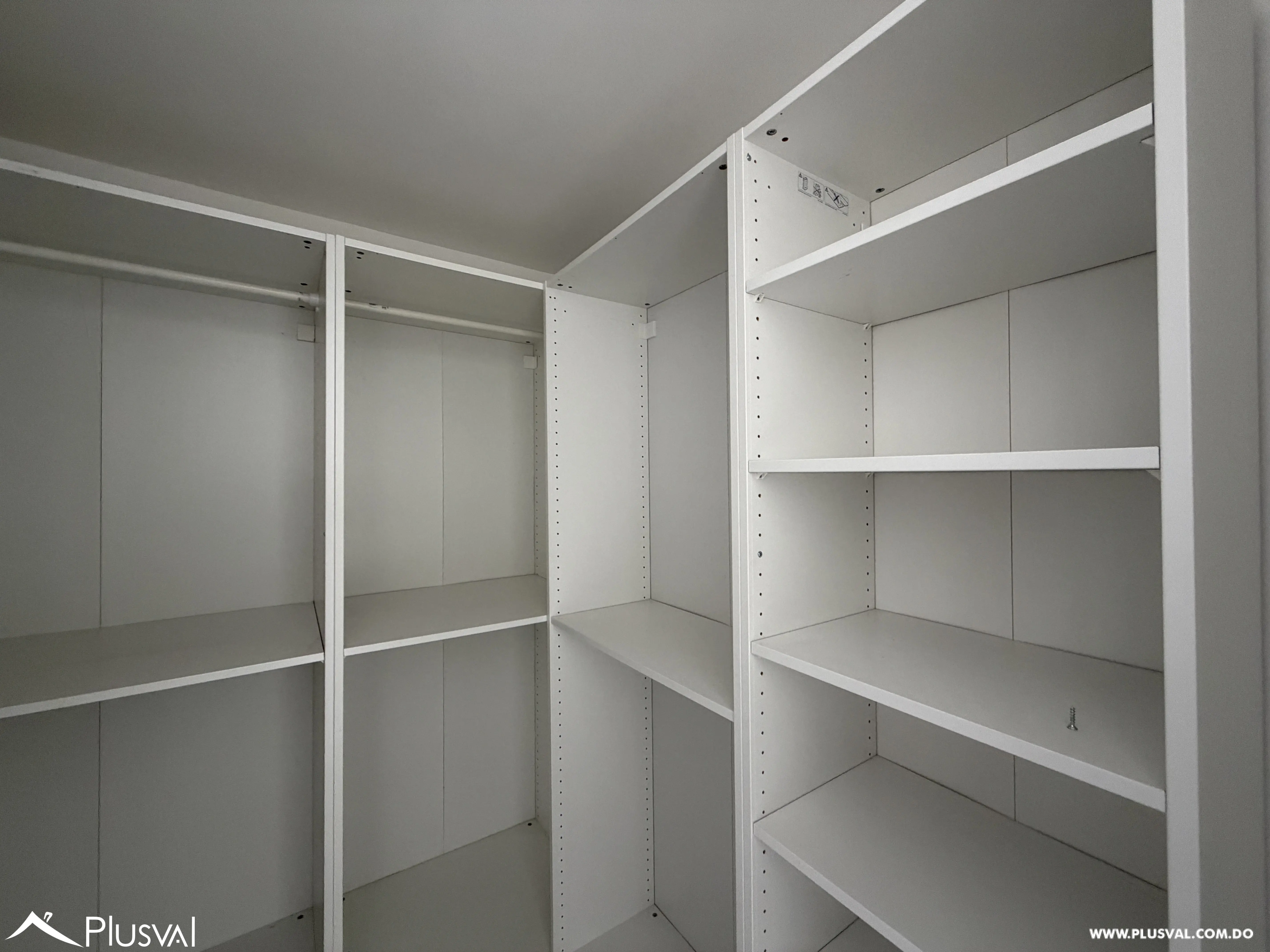 Alquiler de apto tipo loft, de 2 habitaciones en Evaristo Morales. 524875