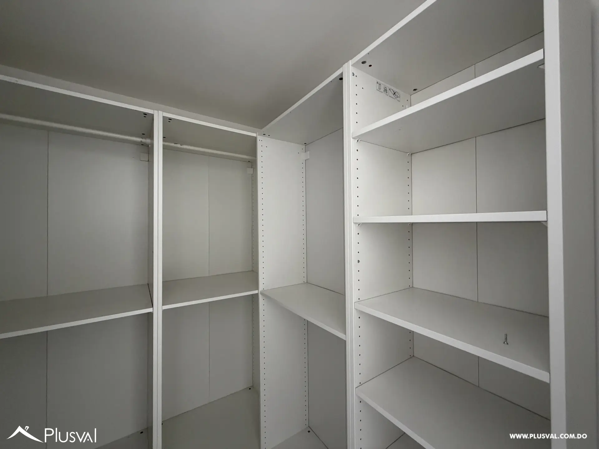 Alquiler de apto tipo loft, de 2 habitaciones en Evaristo Morales. 524875