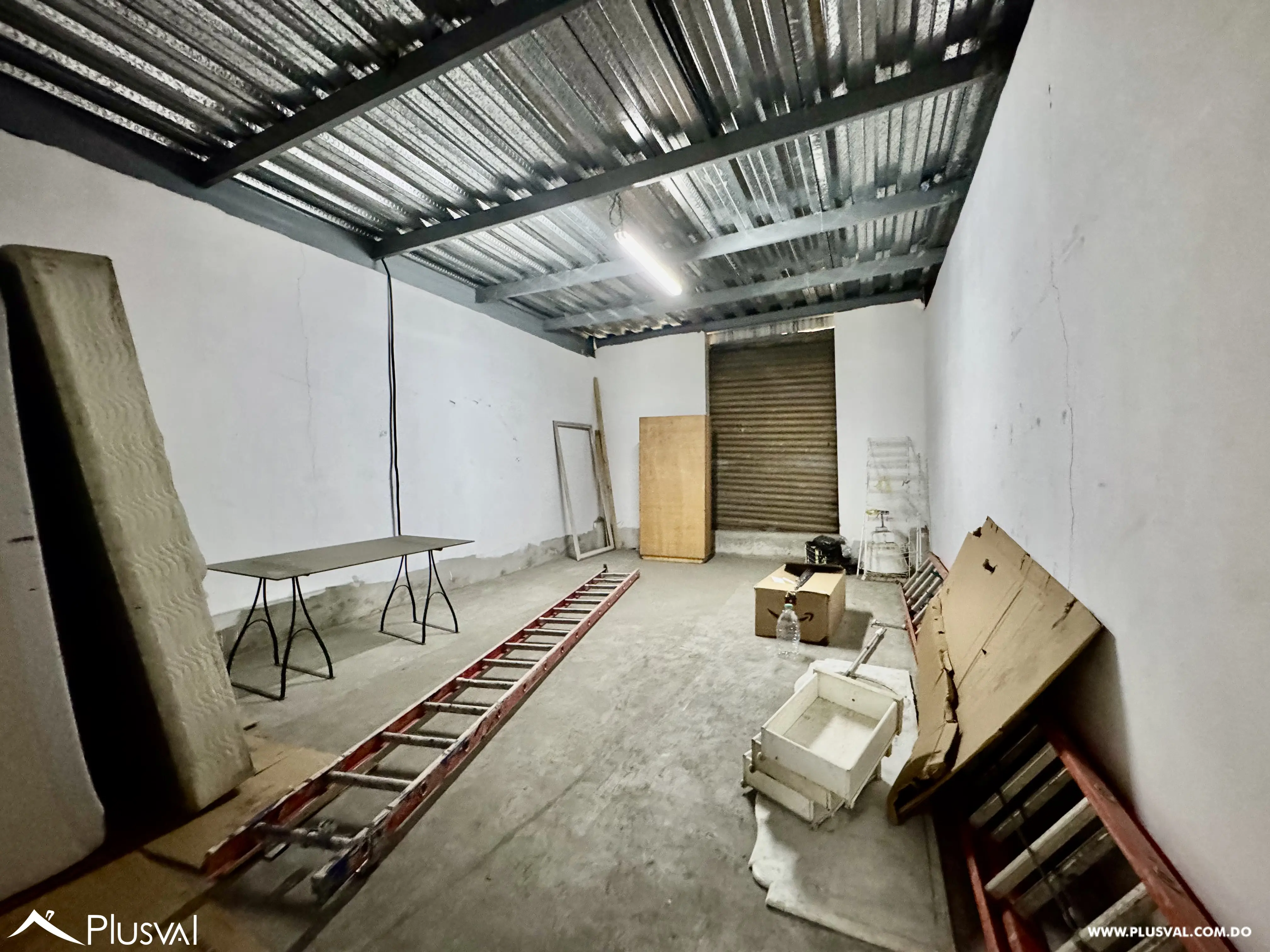 Alquilo Nave de 2 niveles  de 200 Mt2 en La Av. Isabel Aguiar 482811