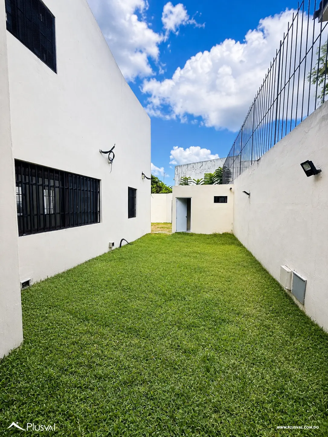 Casa en alquiler en Ensanche Paraíso | Uso residencial o comercial 520035