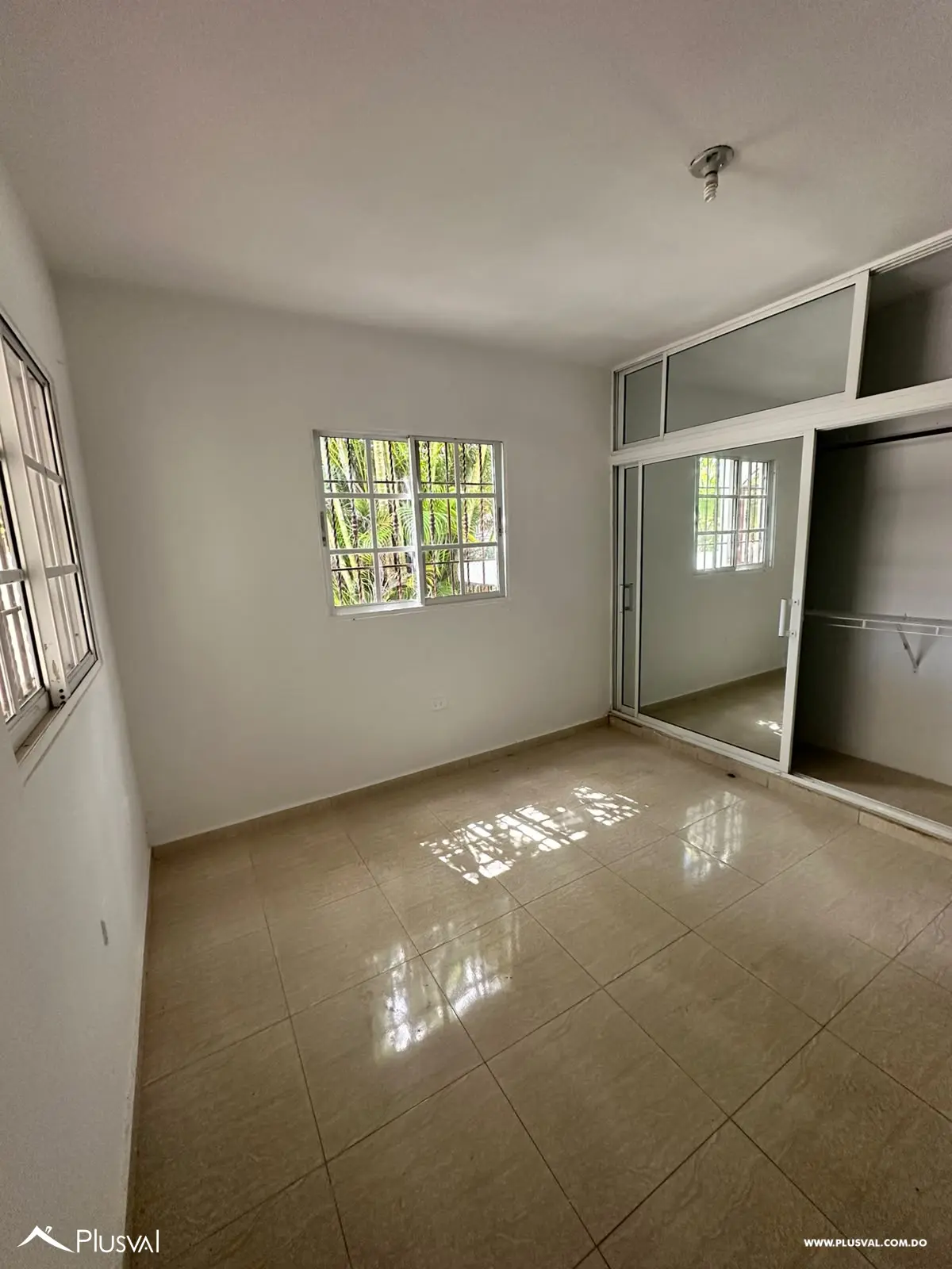 San Isidro - Casa de 1 nivel con amplio patio y área verde 530211