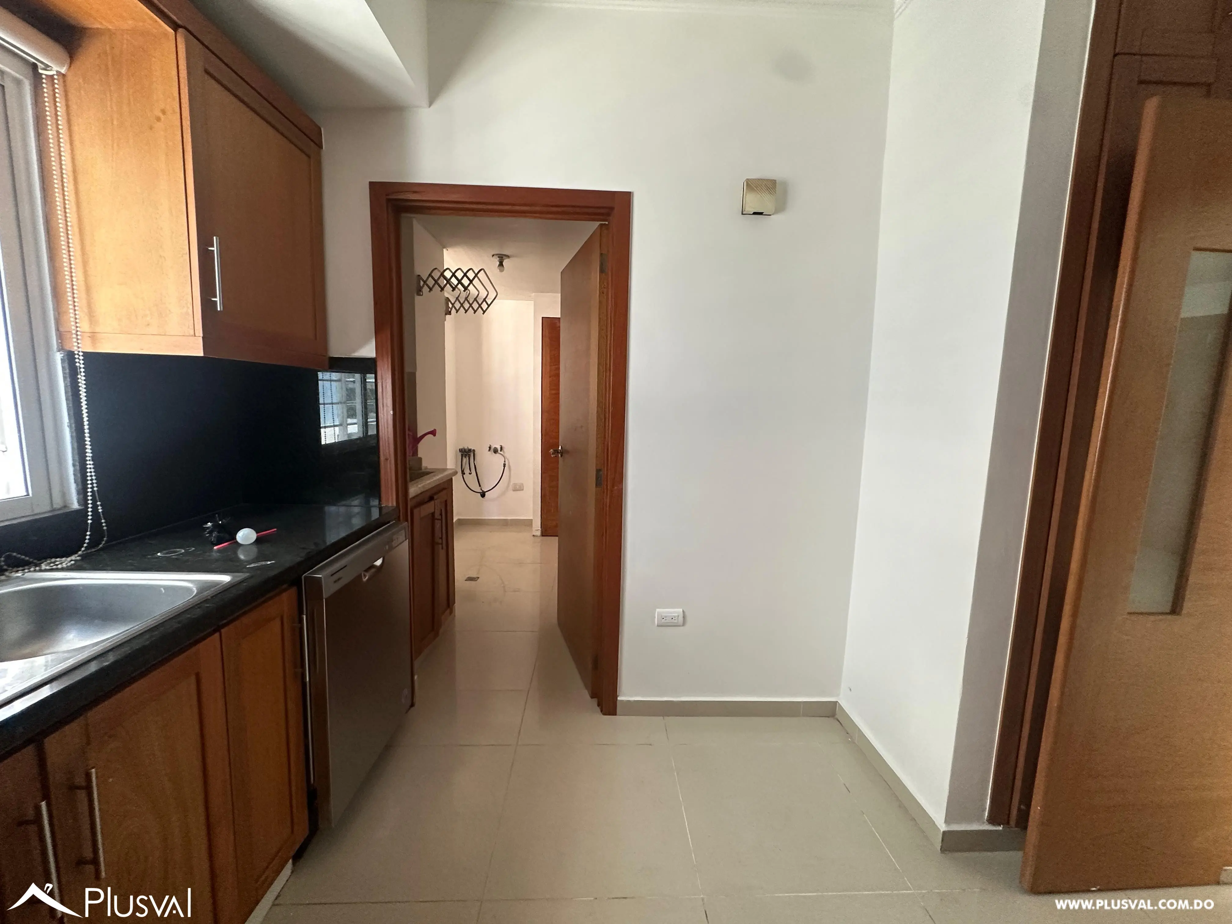 Venta de apartamento de 3 habitaciones en Evaristo Morales 484574