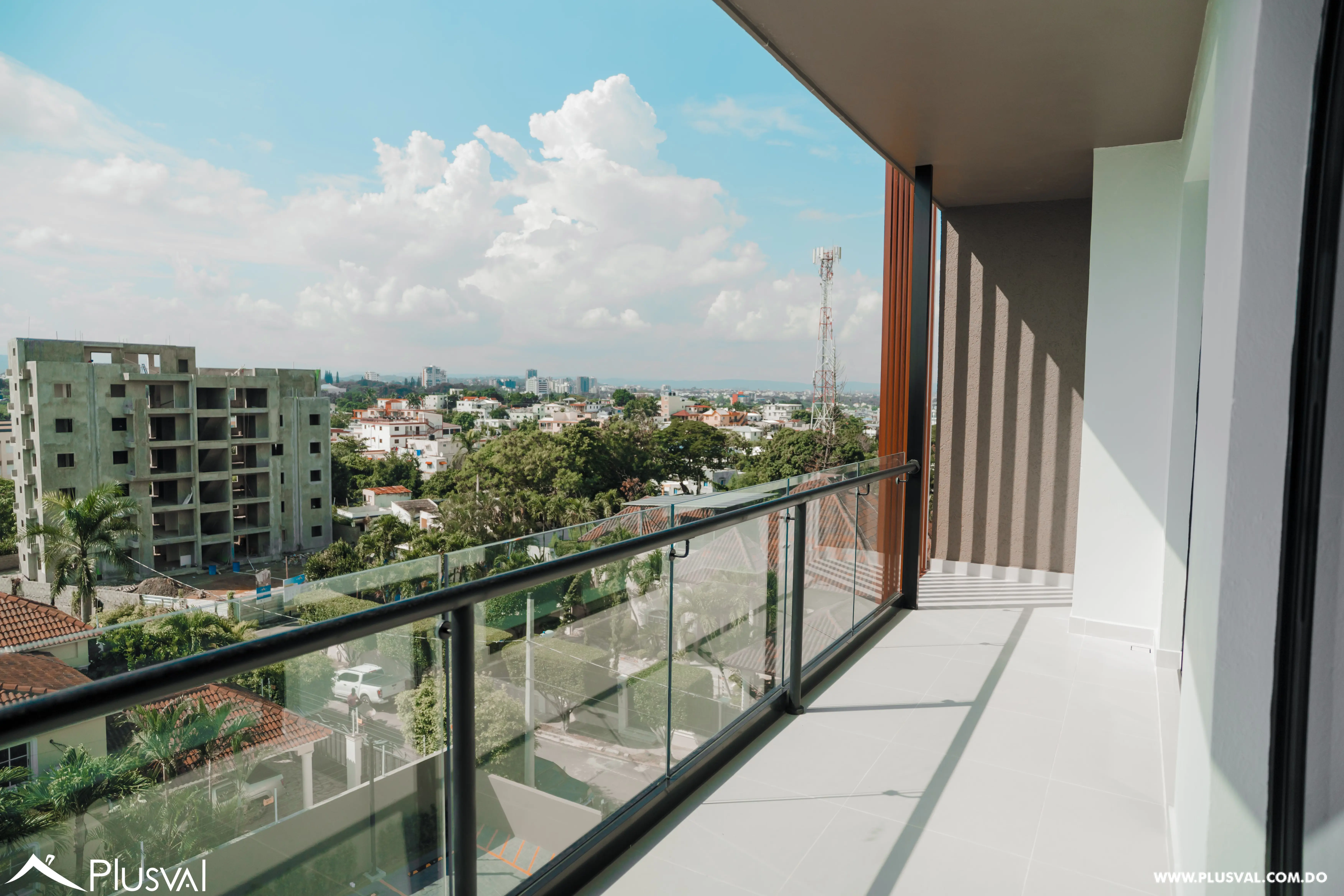 Moderno Apartamento de Tres Habitaciones en Alquiler 492341