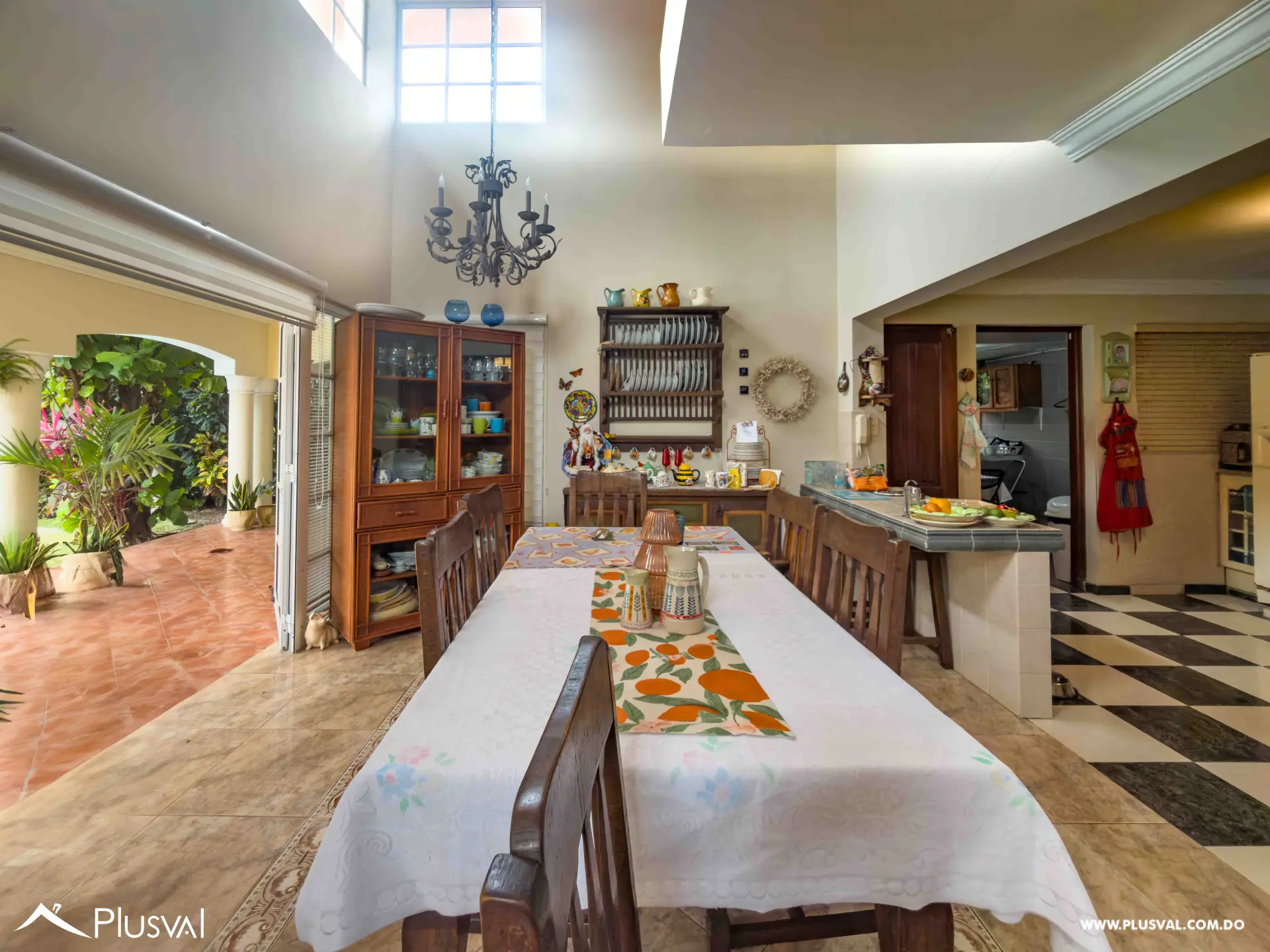 Villa en Venta en Juan Dolio con Piscina, Gazebo y Amplio Patio en Comunidad de Golf 496586