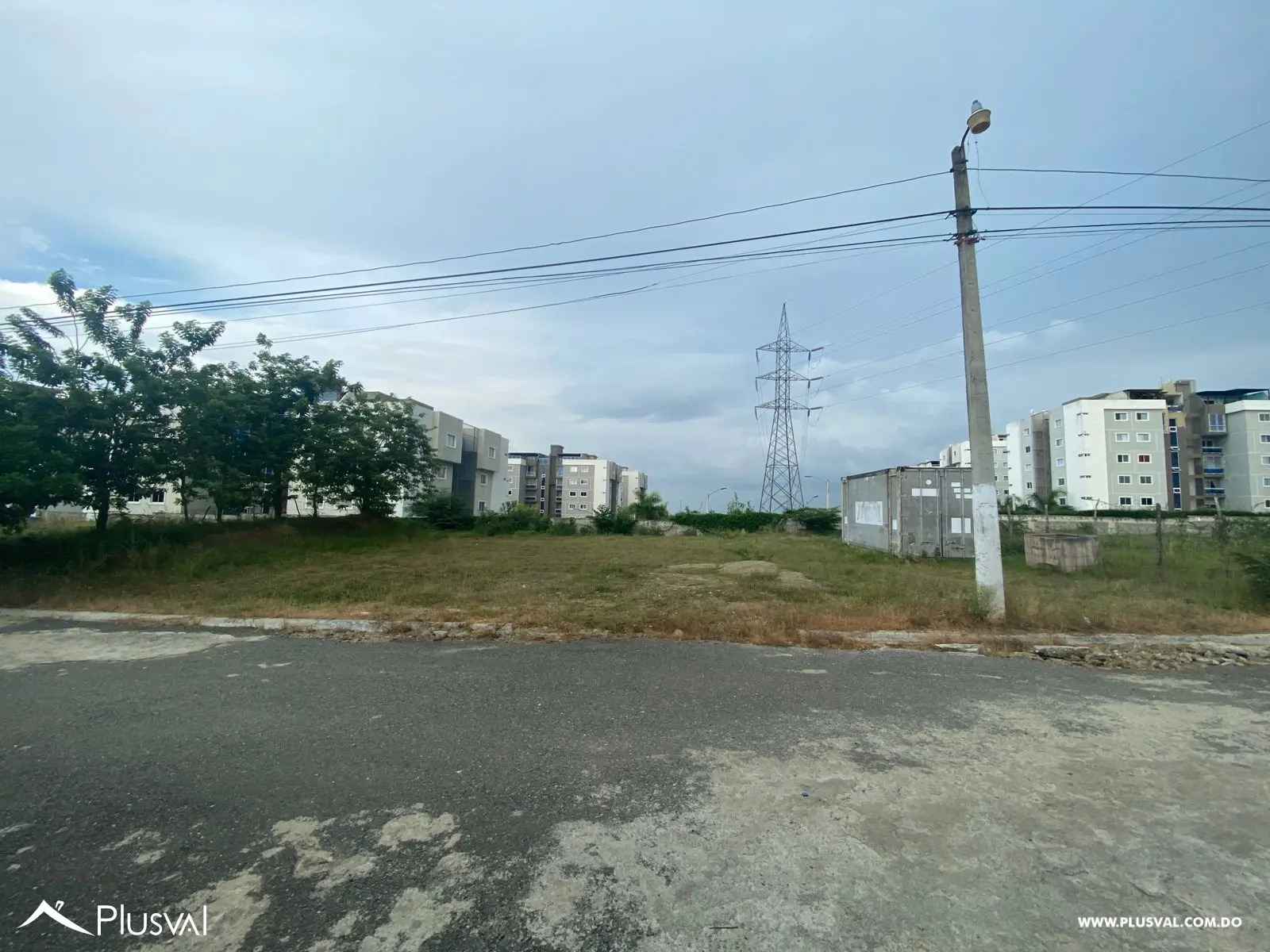 Venta de solar de 600 MT2 en urbanización cerrada 467426