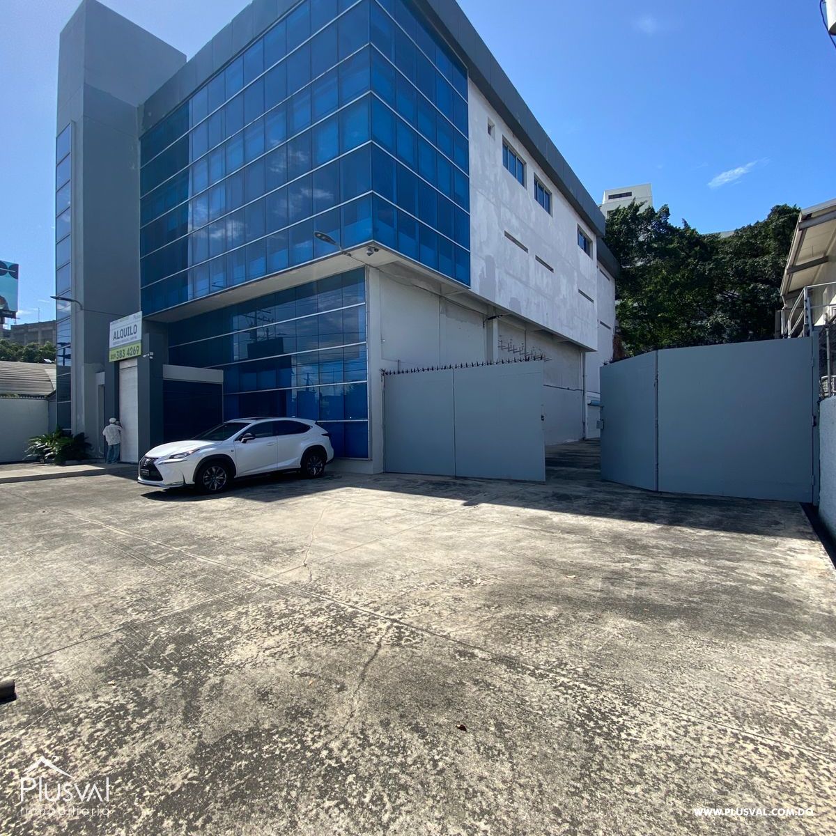 Alquilo moderno edificio de oficinas en Avenida 27 de Febrero 272975