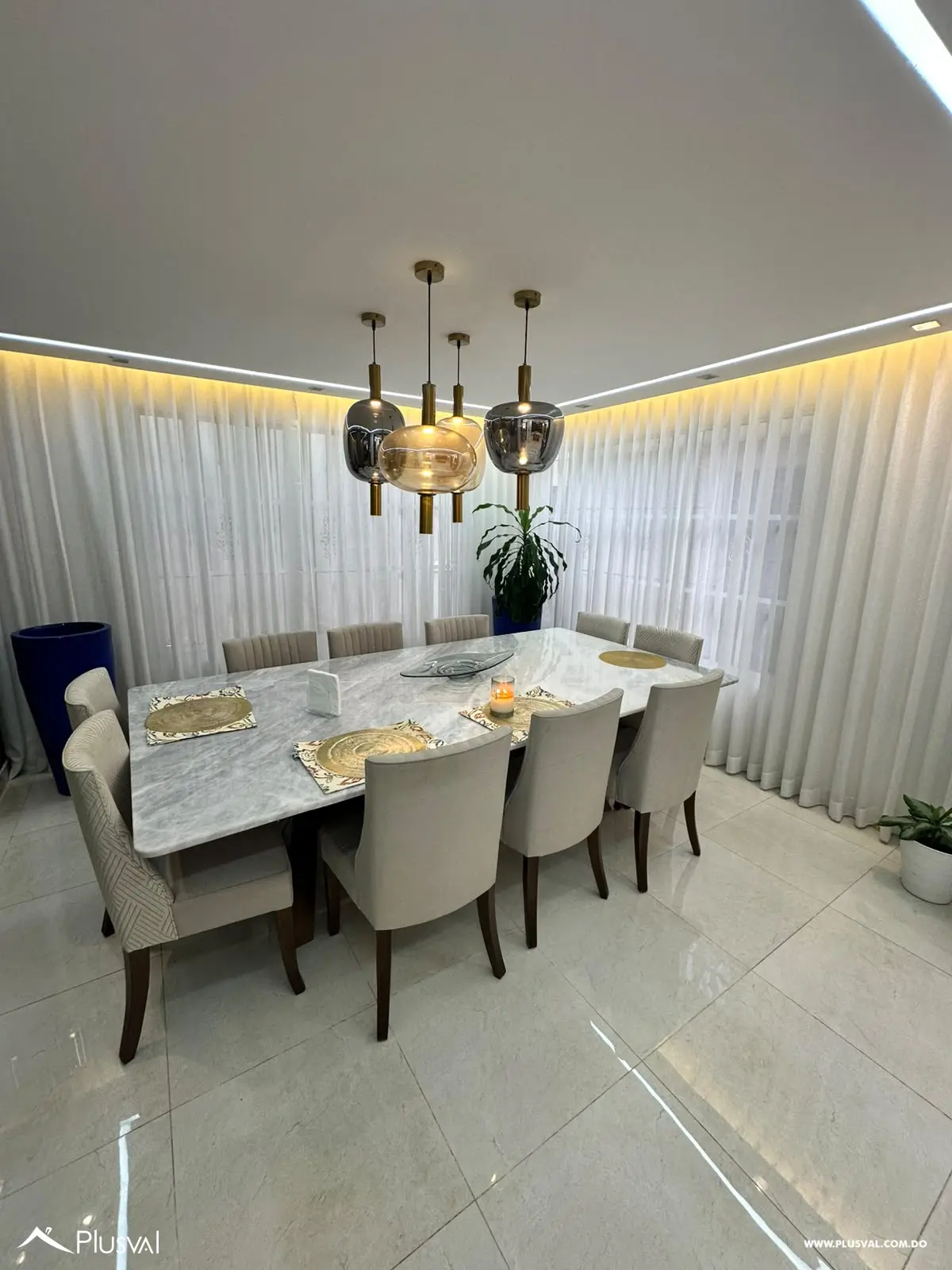 San Isidro - Venta casa de 2 niveles con amplios espacios y patio 529825