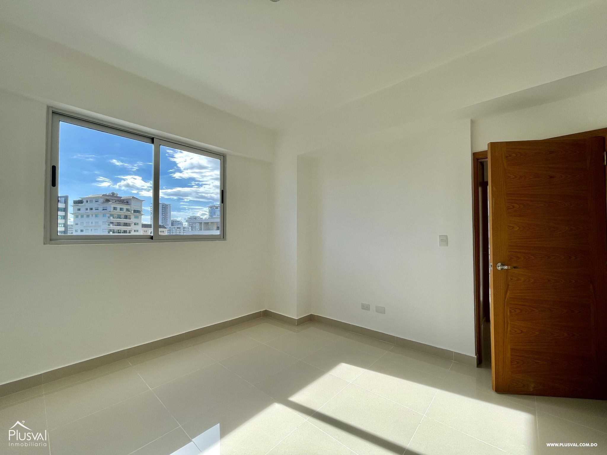 Alquiler Apartamento 2 Hab + Estudio, con Area Social y 2 parqueos + Locker en Serralles 235934