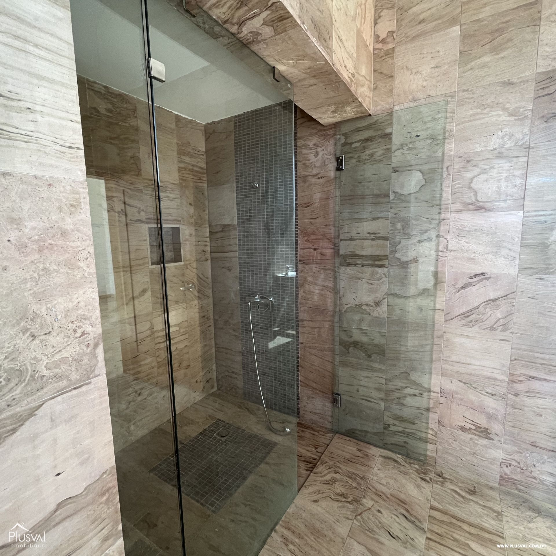 Venta de apartamento de 3 habitaciones en el sector de Evaristo Morales 293901