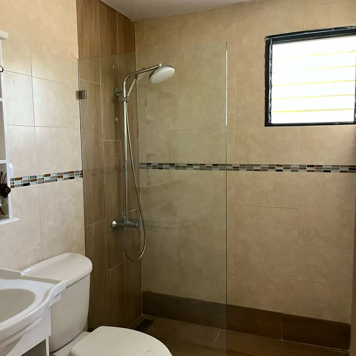 Apartamento en venta en Las Palmas de Alma Rosa, Santo Domingo Este – 3 habitaciones, 1 parqueo y seguridad 24/7 423098
