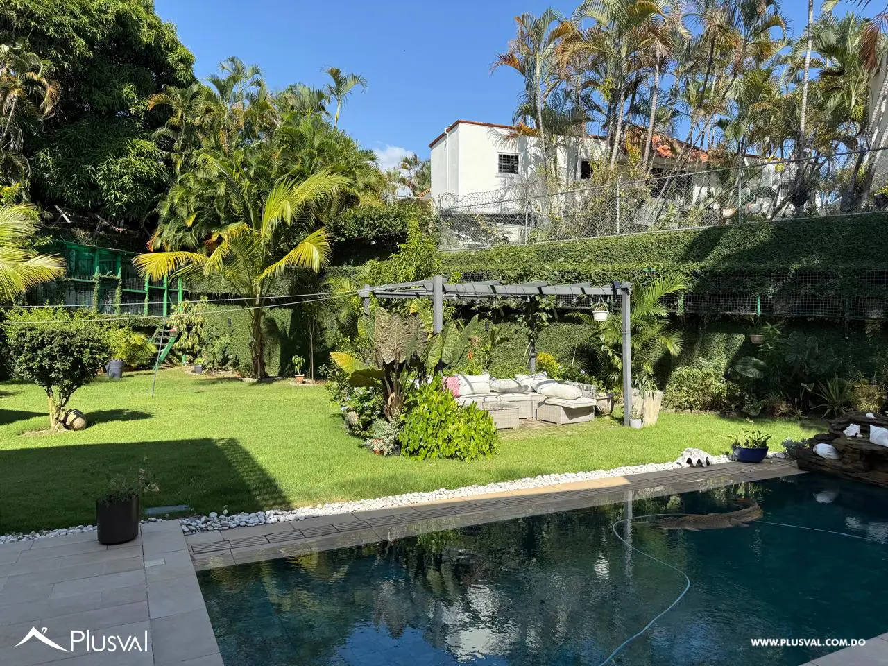 Casa Inteligente con Paneles Solares, Tesla Powerwall y Piscina en Las Praderas 487987