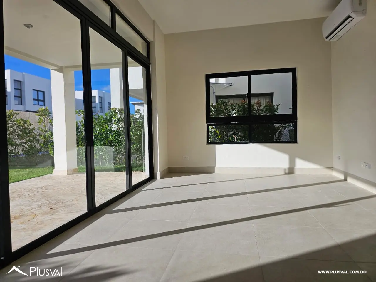 Casa en renta con piscina, terraza y jardín privado, amplios espacios y concepto abierto 477962