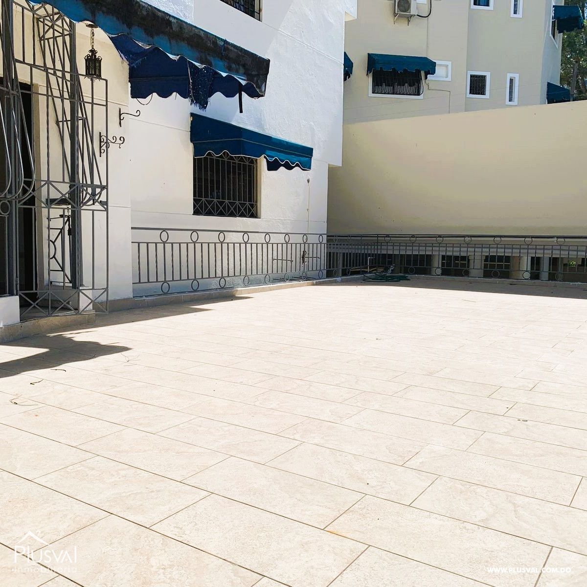 Apartamento con terraza en venta, Evaristo Morales de 3 habitaciones 395395