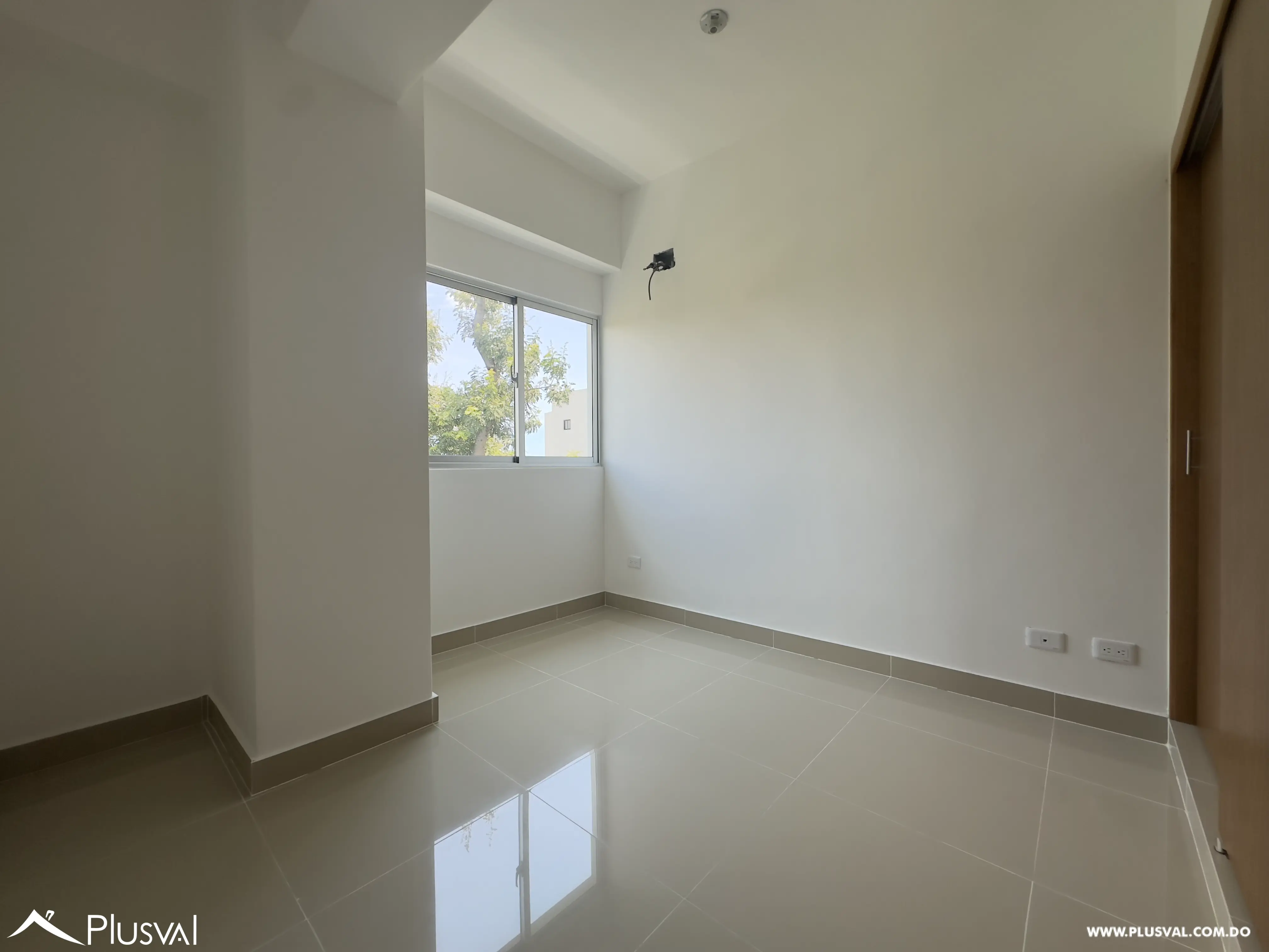 Apartamento en alquiler de 3 habitaciones en Urbanización Tropical 459795