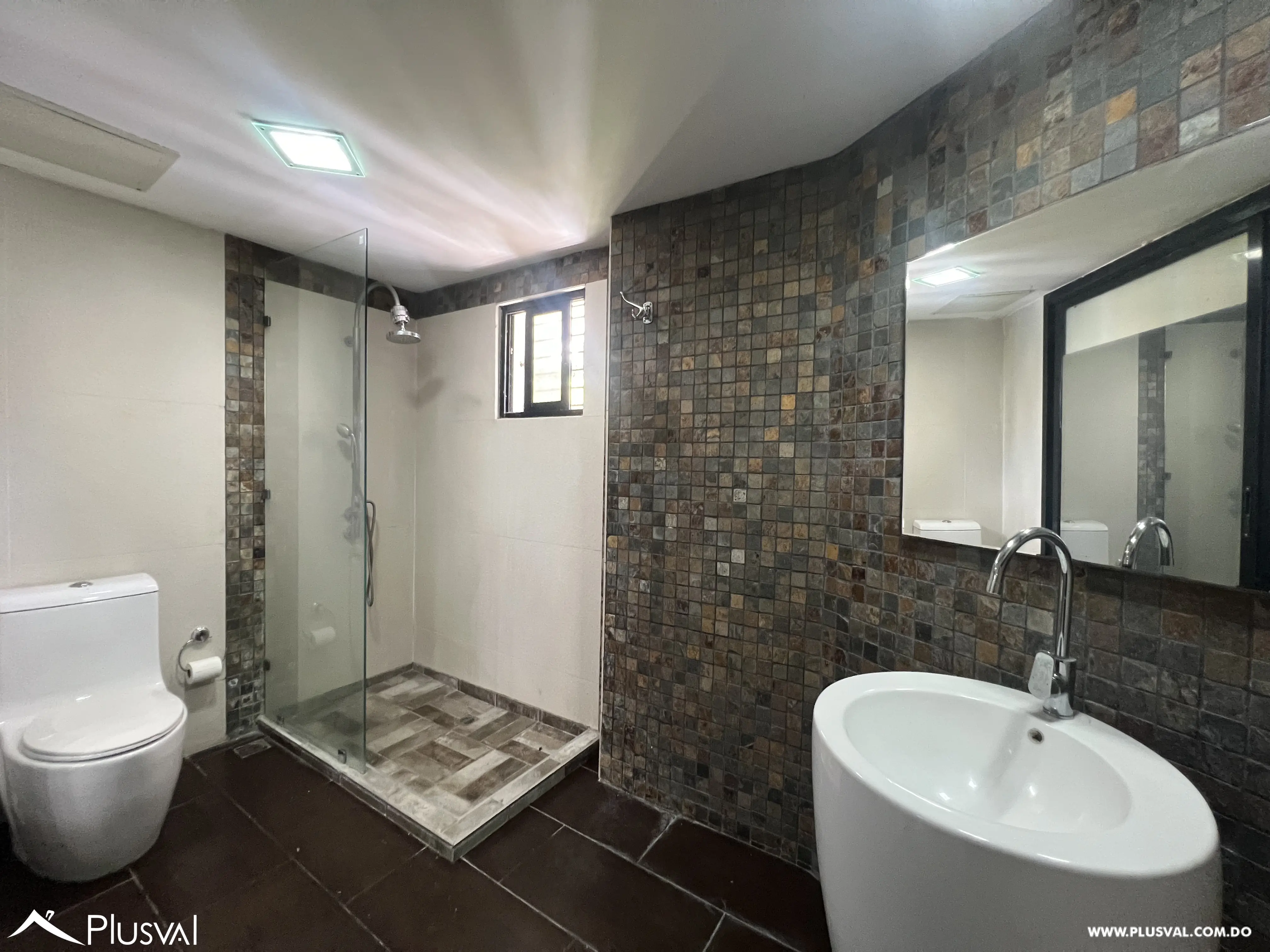 Amplio apartamento en venta en Piantini 488504